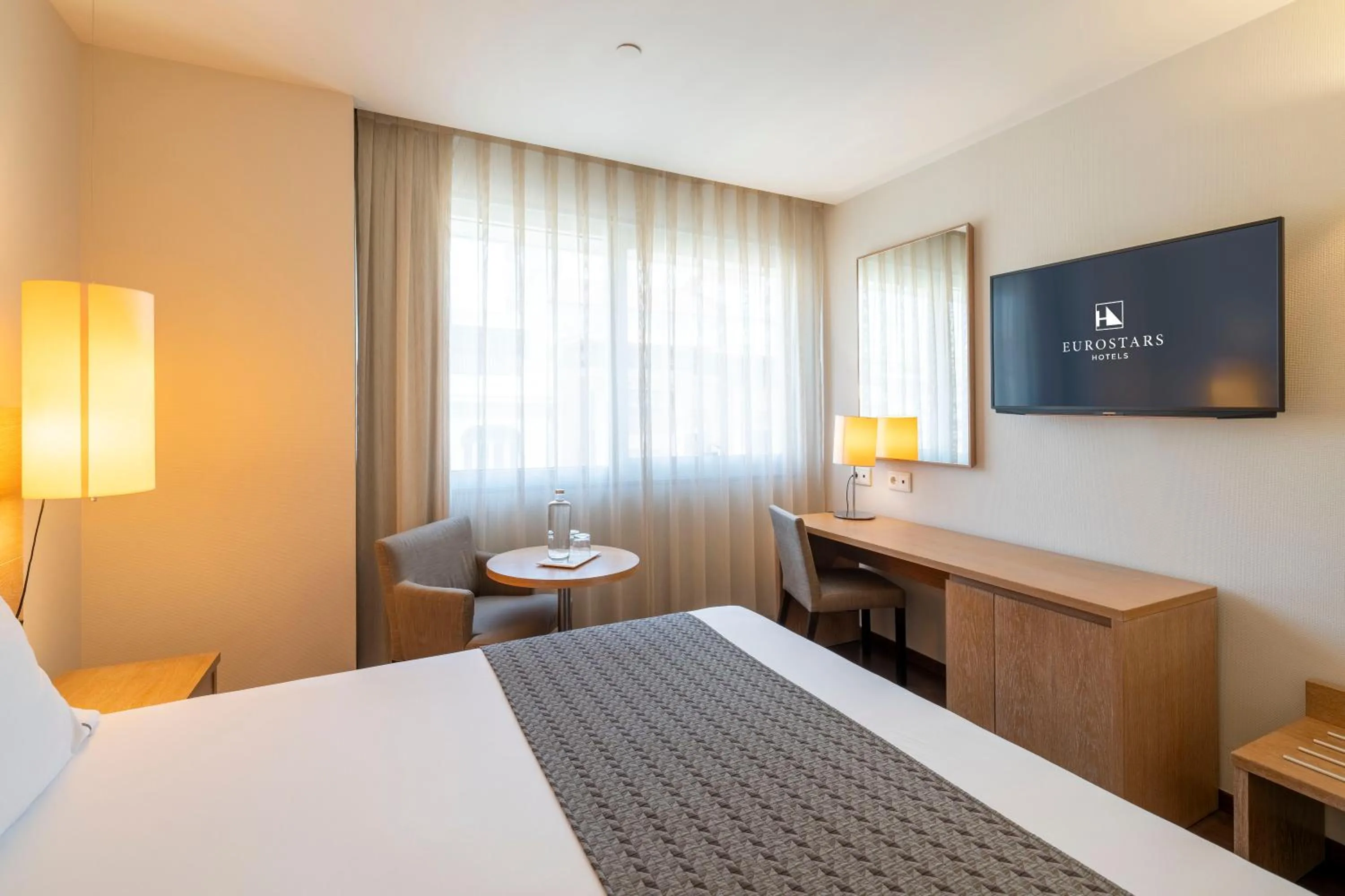 Bed in Eurostars Lucentum