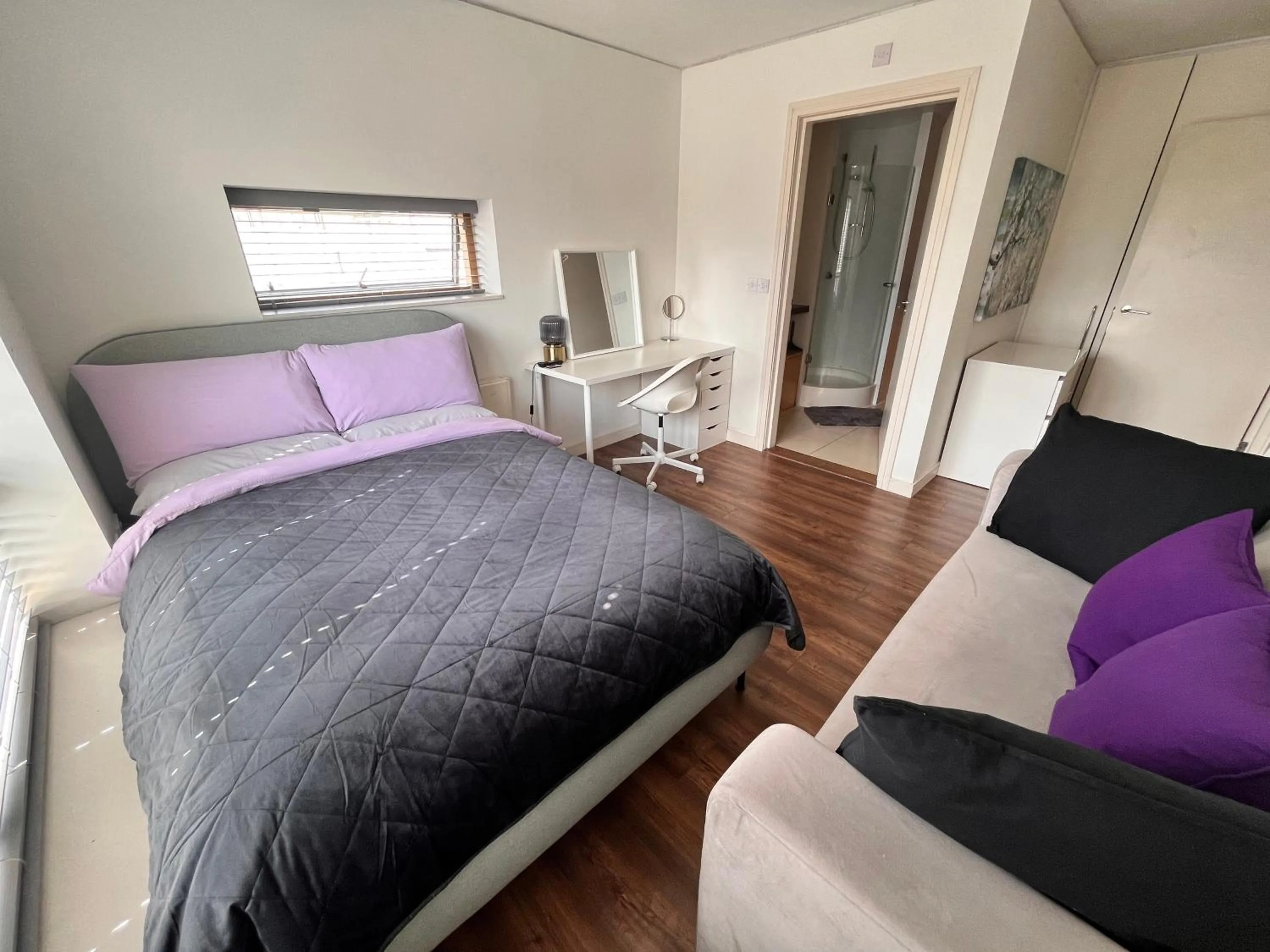 Bedroom, Bed in Stunning 3 Double Bedroom Apt in Greenwich near O2