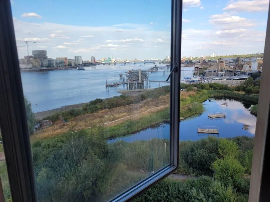 River view in Stunning 3 Double Bedroom Apt in Greenwich near O2