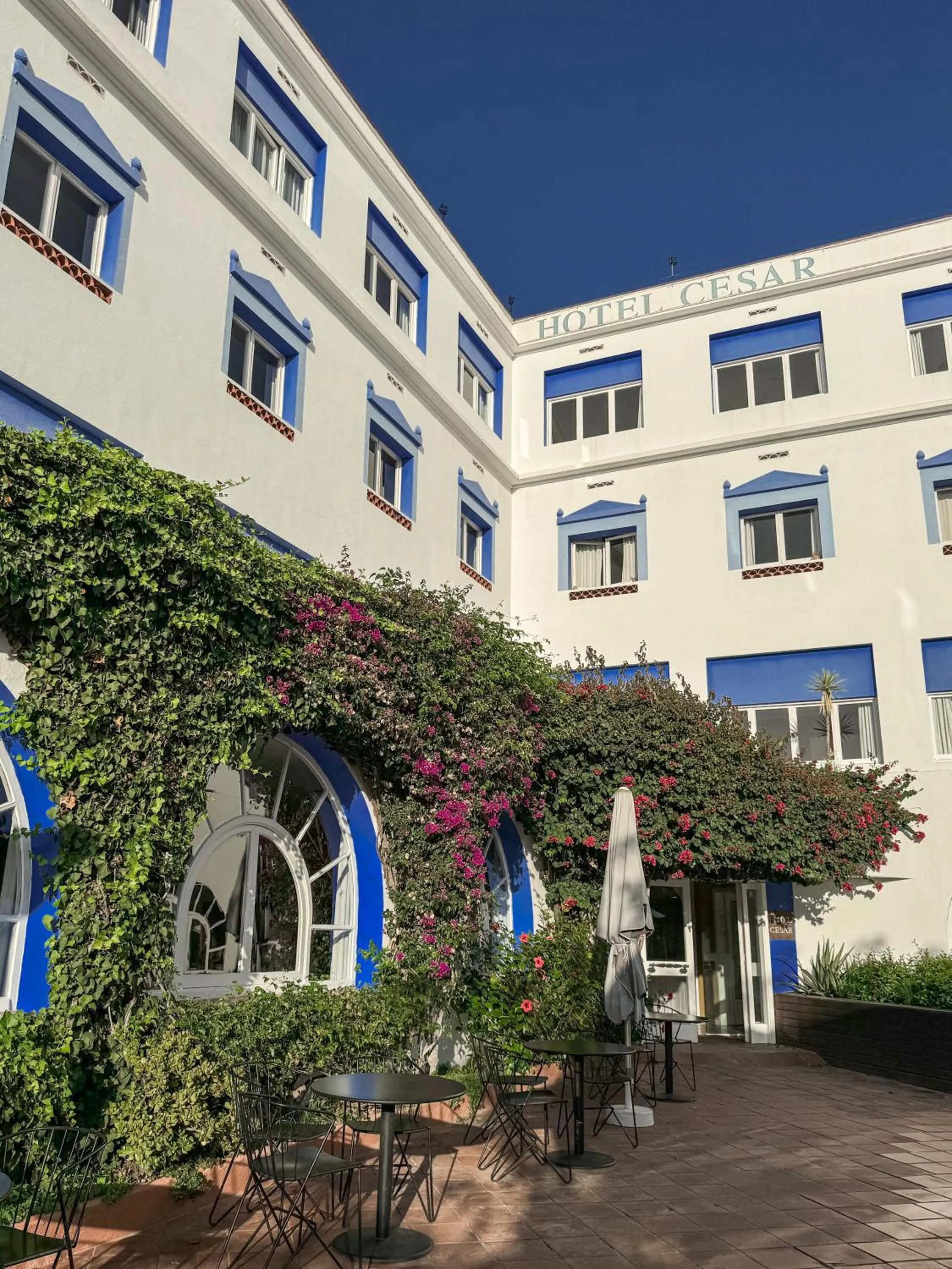 Facade/entrance in Cèsar