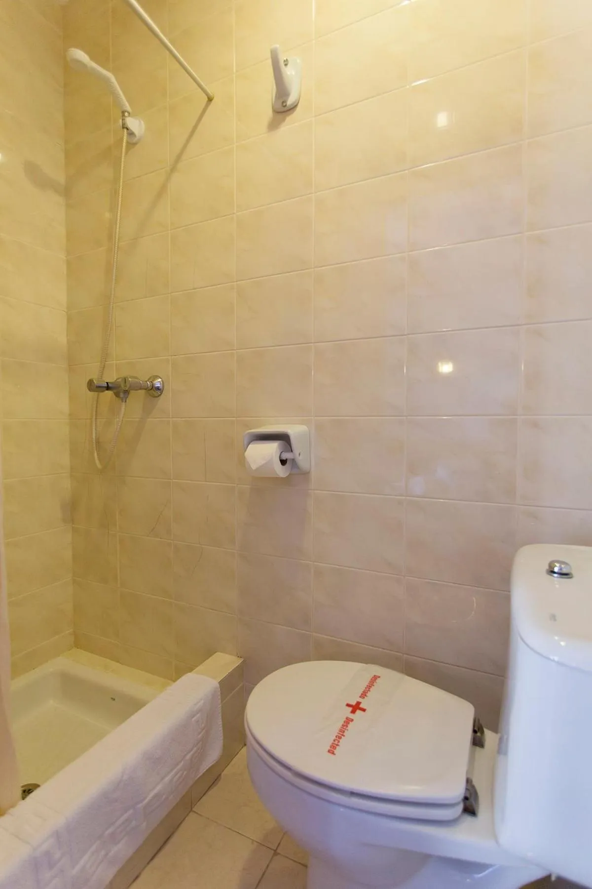 Shower in Hostal Ferrer