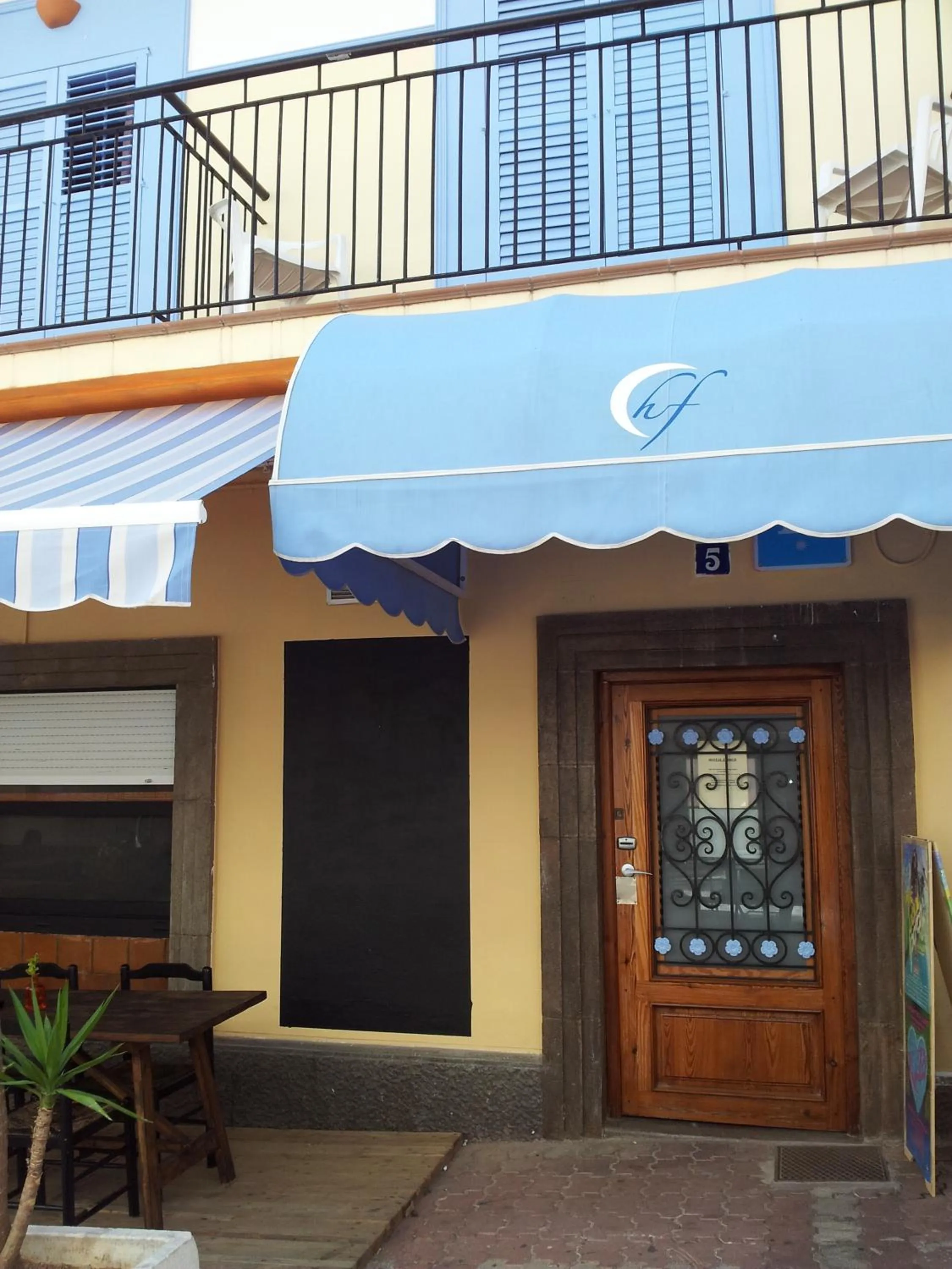 Facade/entrance in Hostal Ferrer