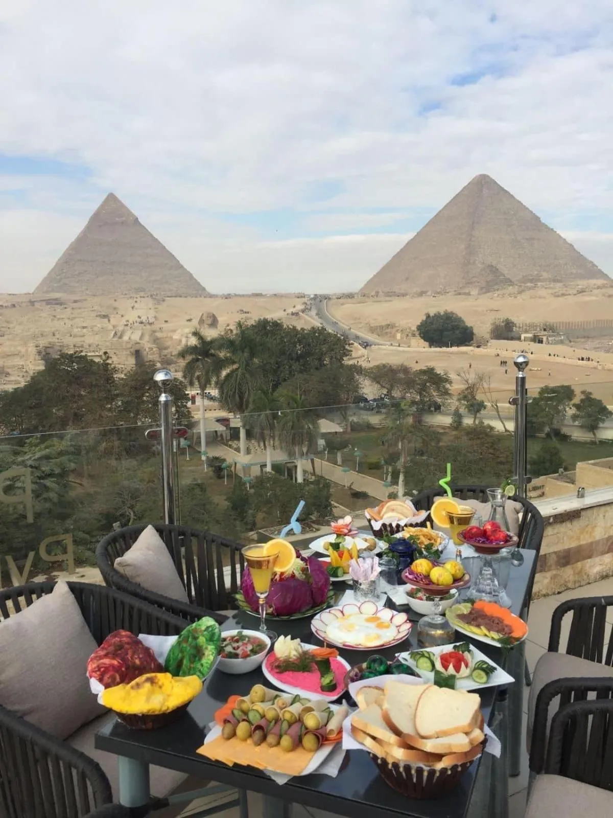 Food and drinks in Sky Pyramids View Inn