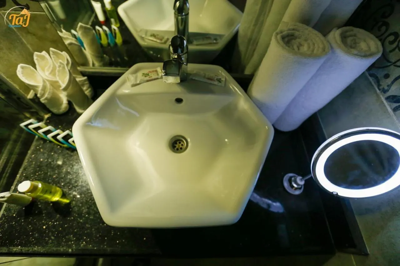 Toilet in Sky Pyramids View Inn