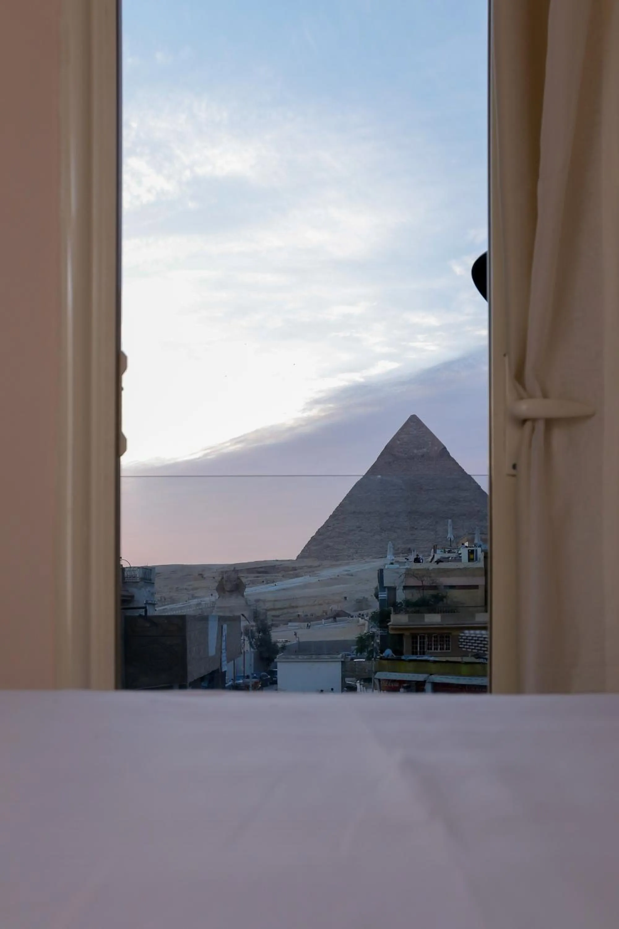 Bed in Sky Pyramids View Inn