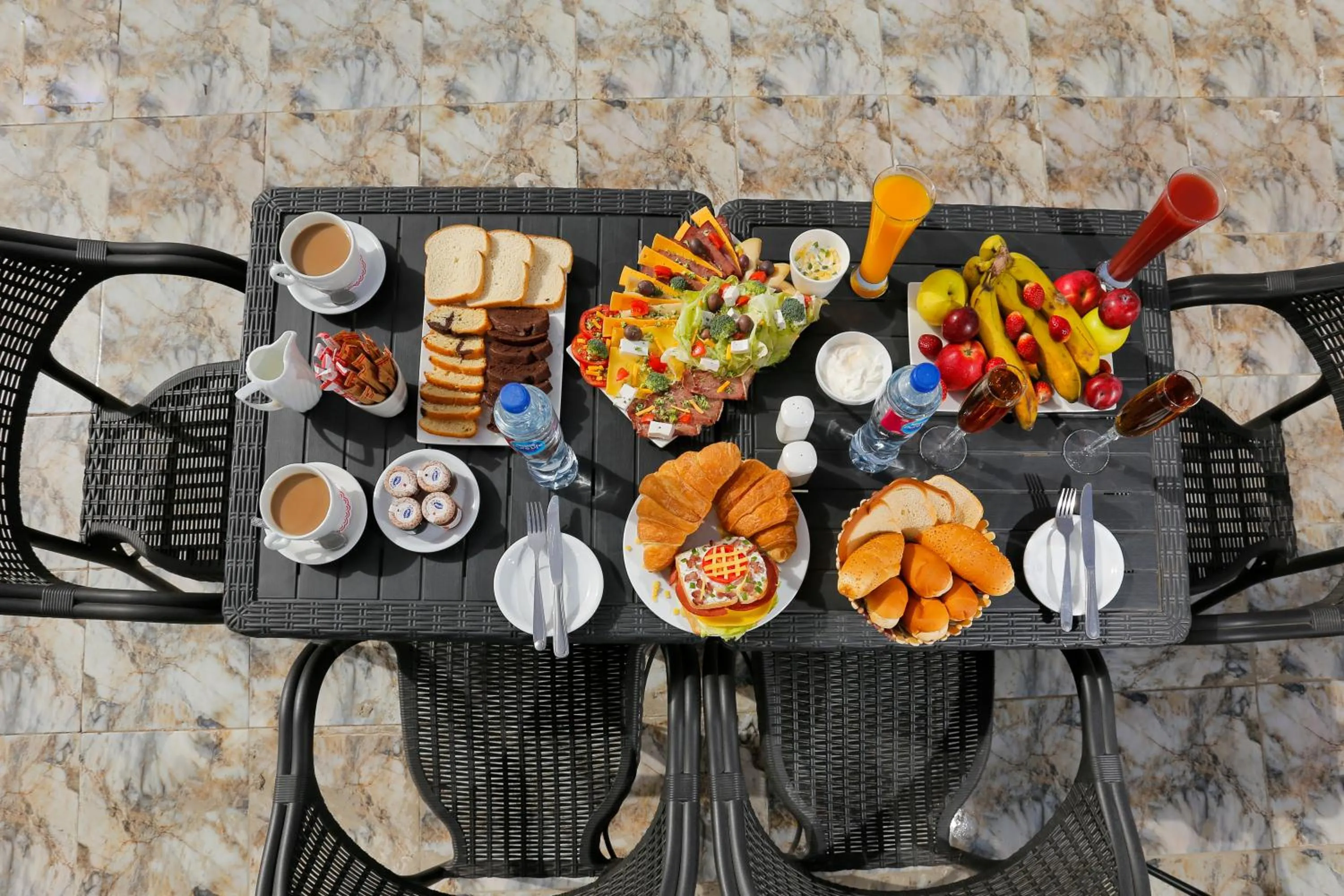 Food and drinks in Sky Pyramids View Inn