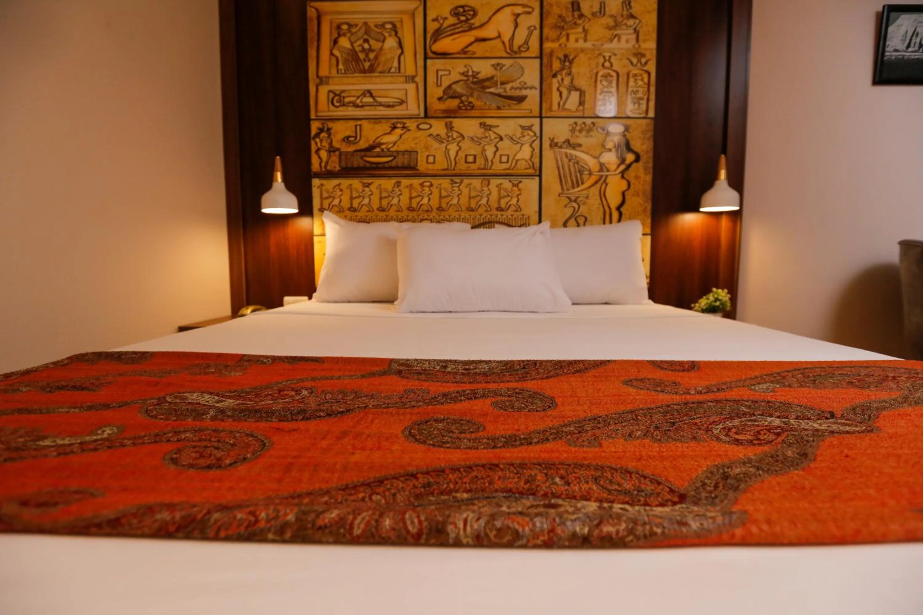 Bed in Sky Pyramids View Inn