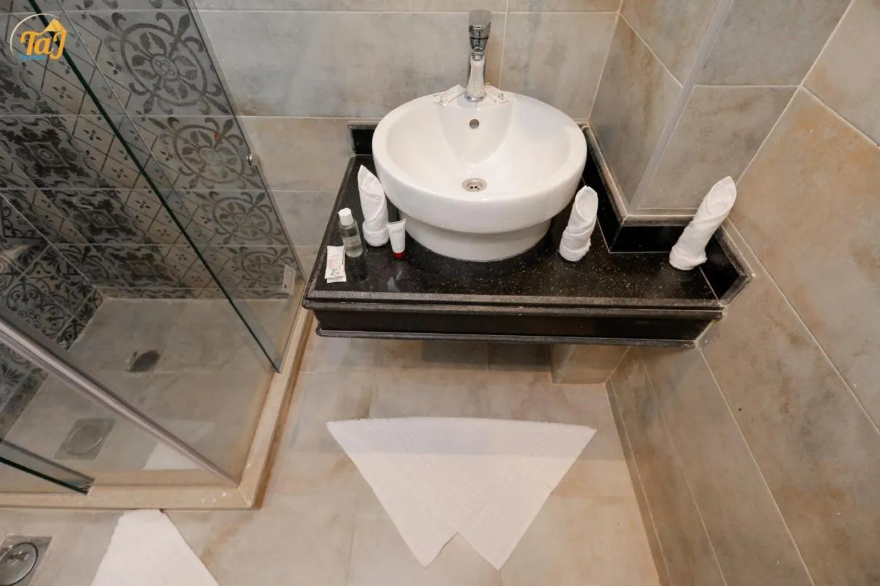 Shower in Sky Pyramids View Inn