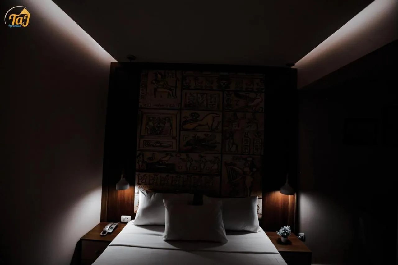 Photo of the whole room, Bed in Sky Pyramids View Inn