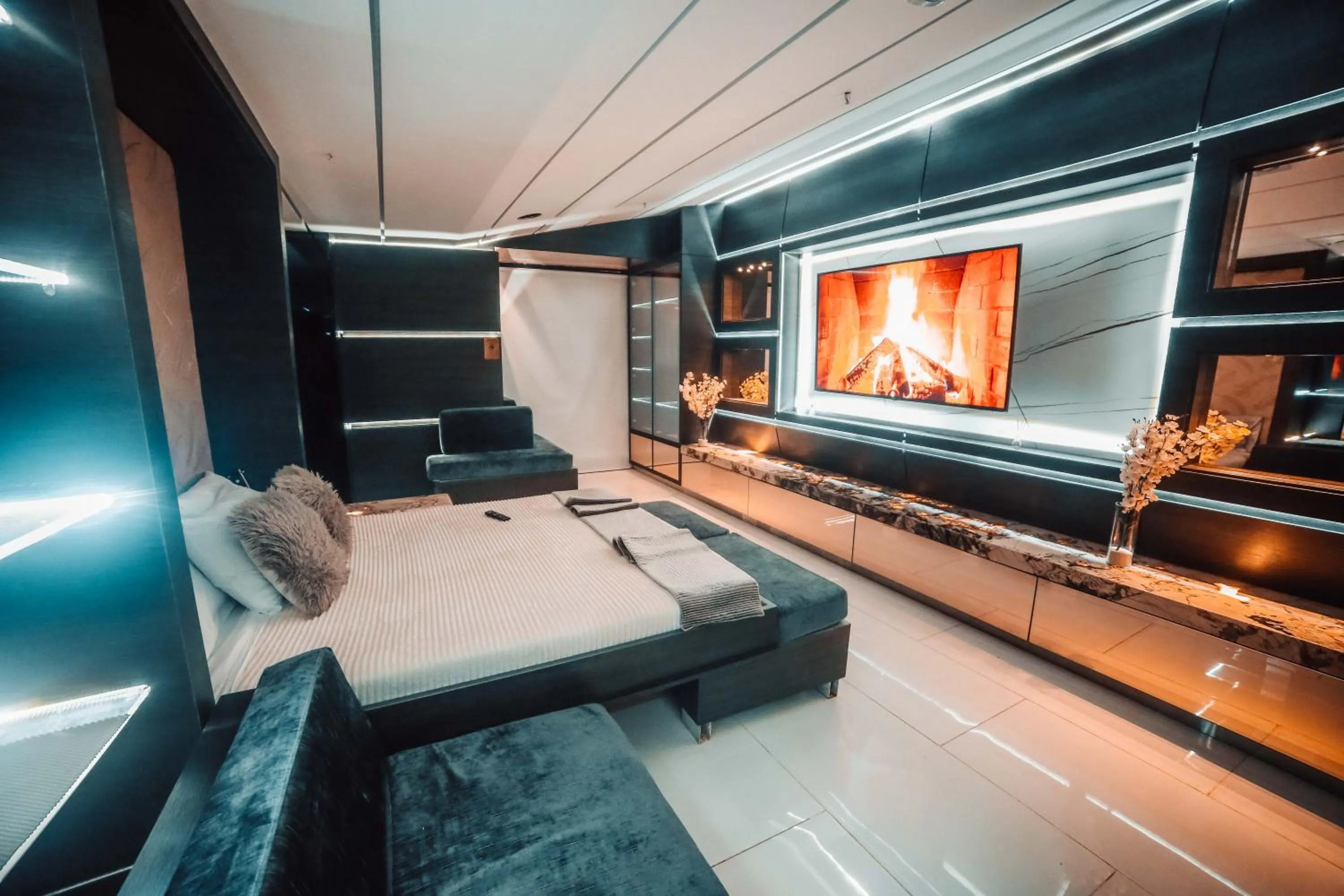 Bedroom, Bed in 1Million Luxury Suites