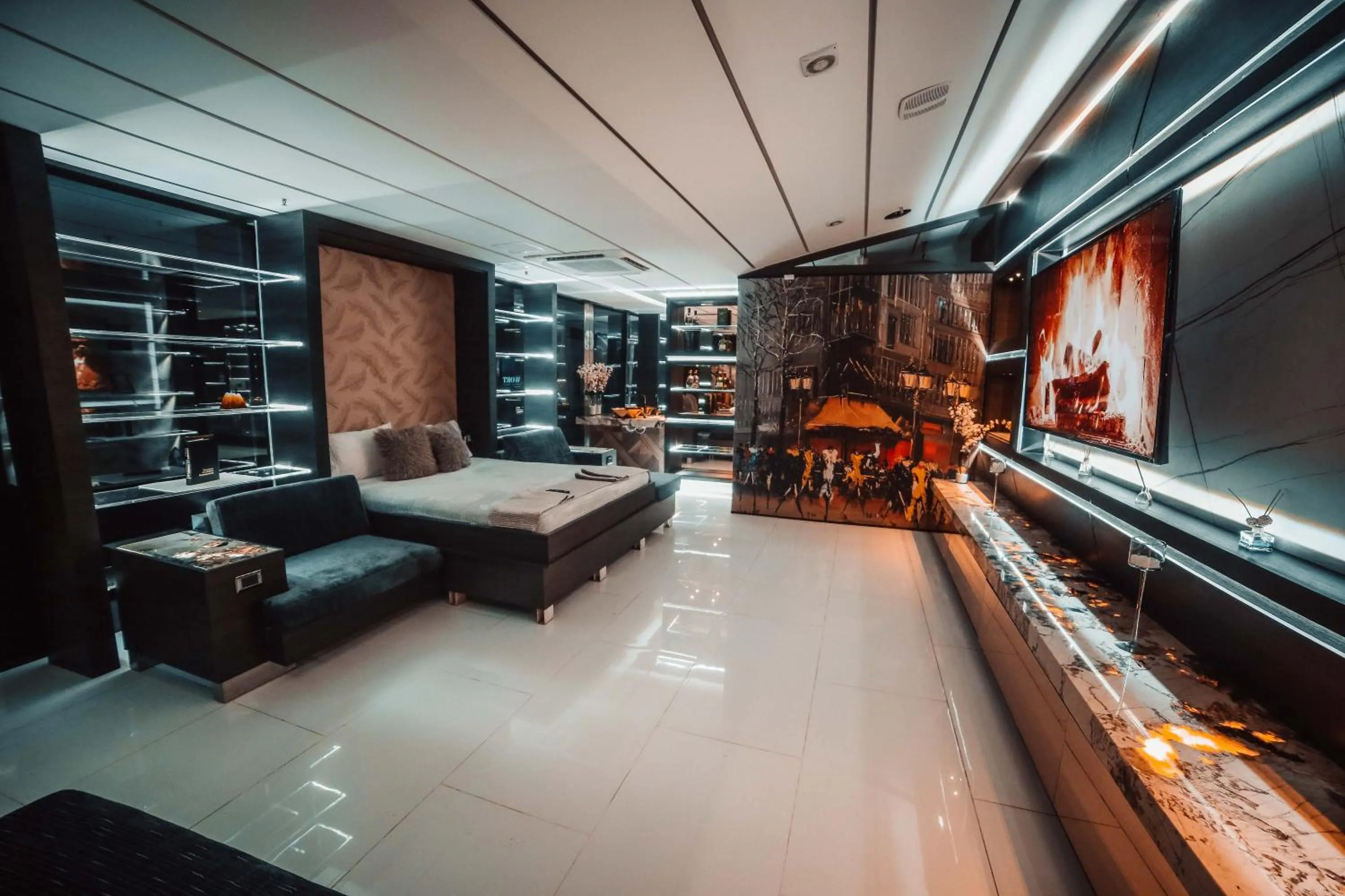 Photo of the whole room in 1Million Luxury Suites