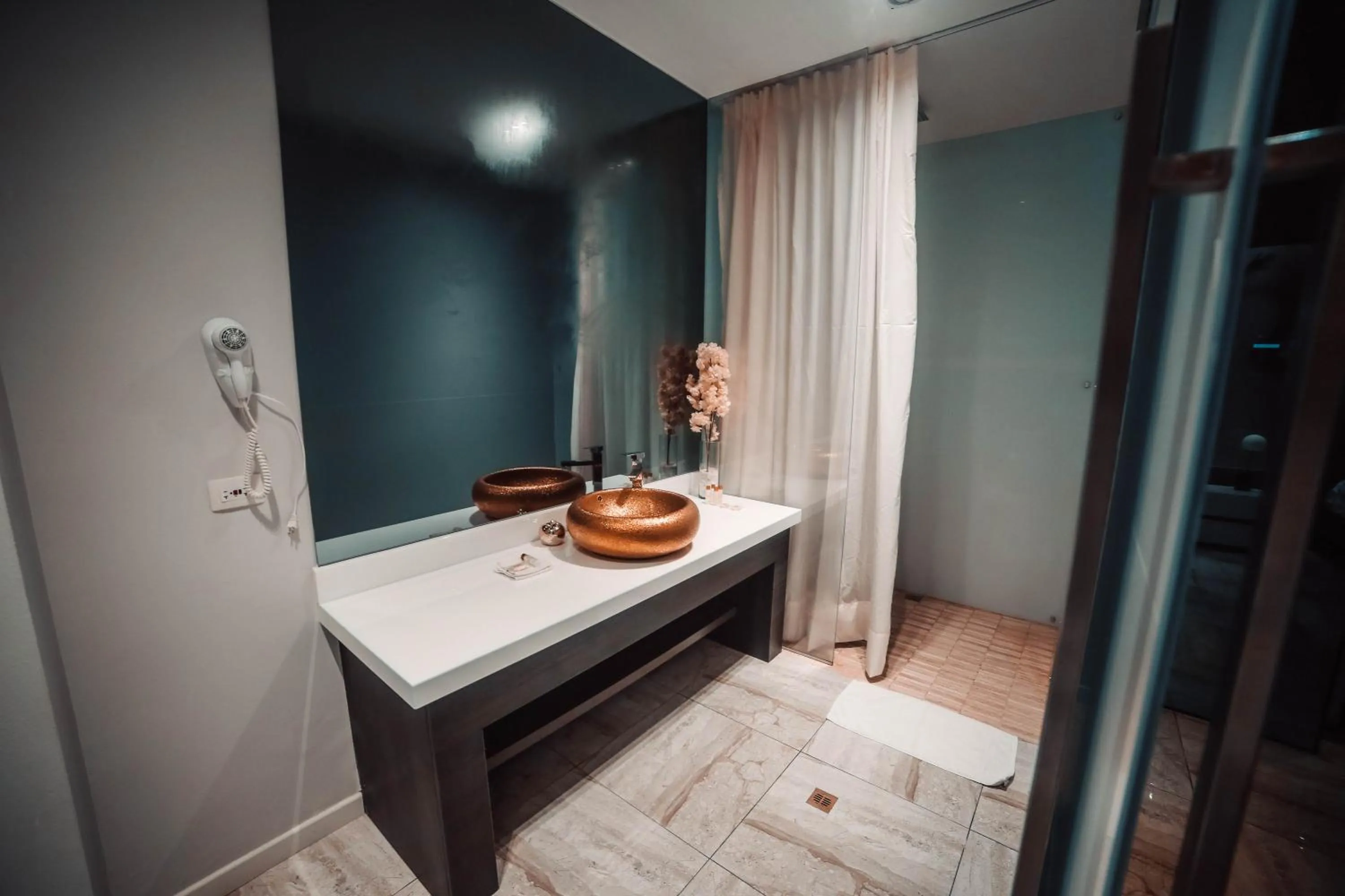 Bathroom, Bed in 1Million Luxury Suites