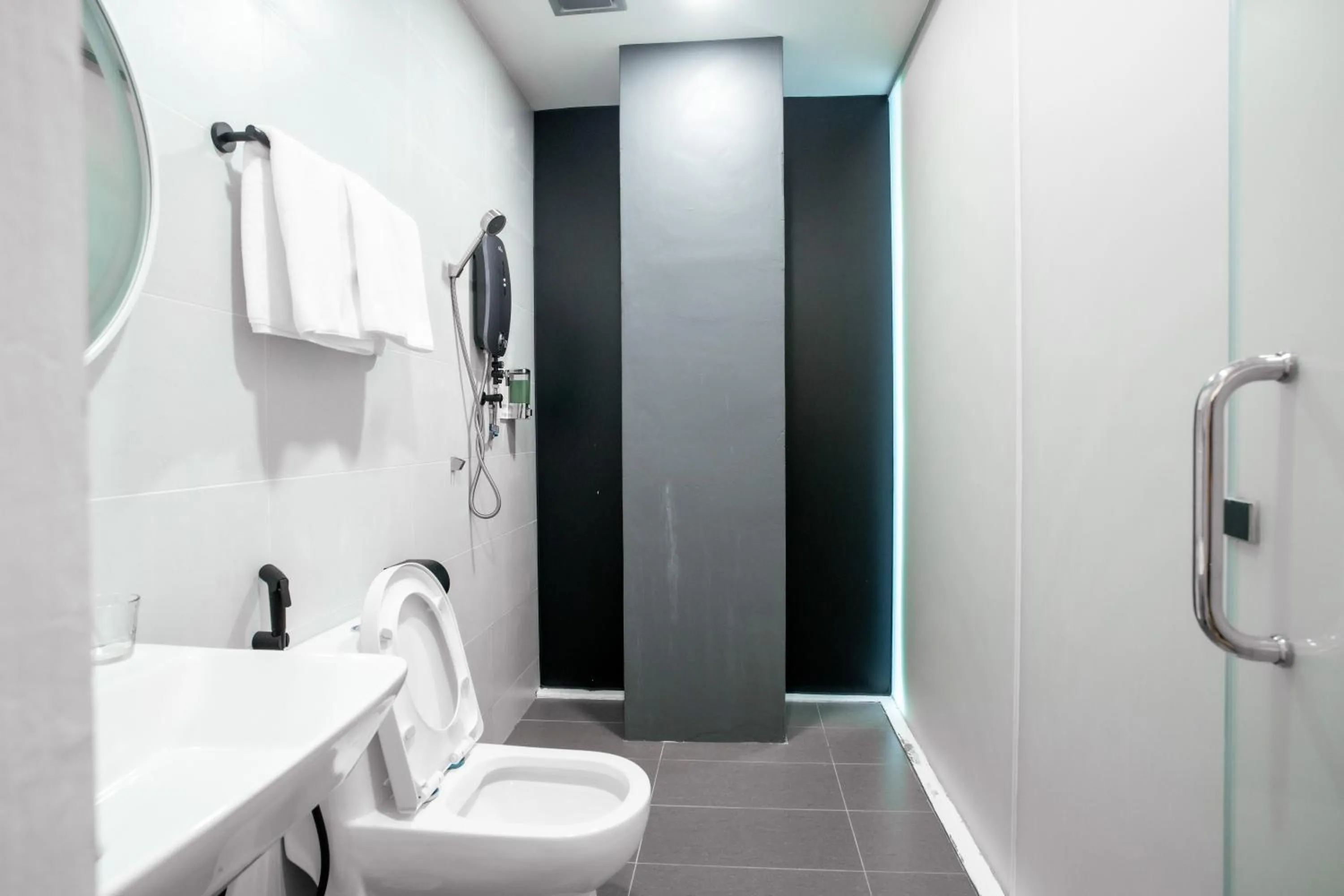 Shower in Norvinton Hotel