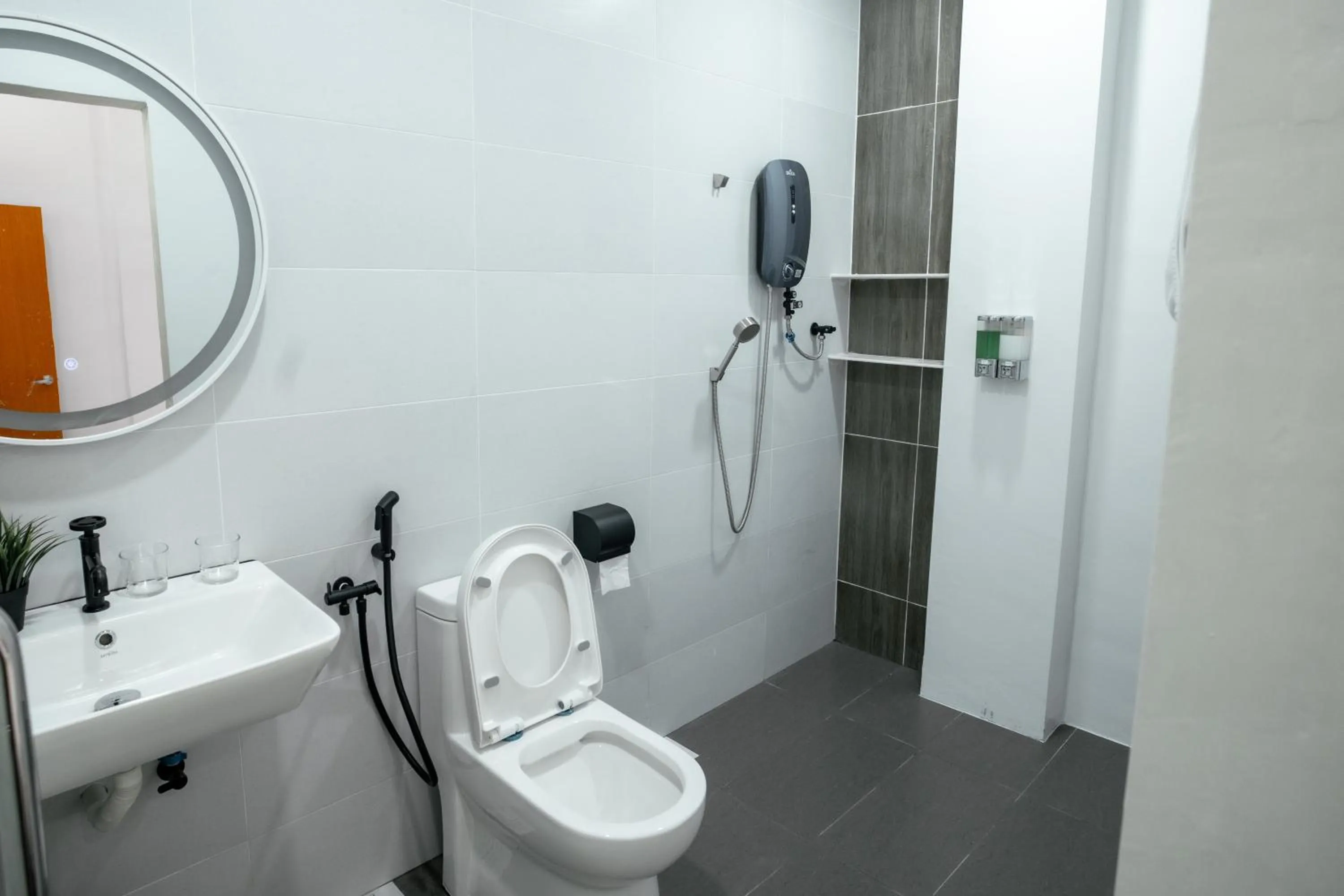 Shower in Norvinton Hotel