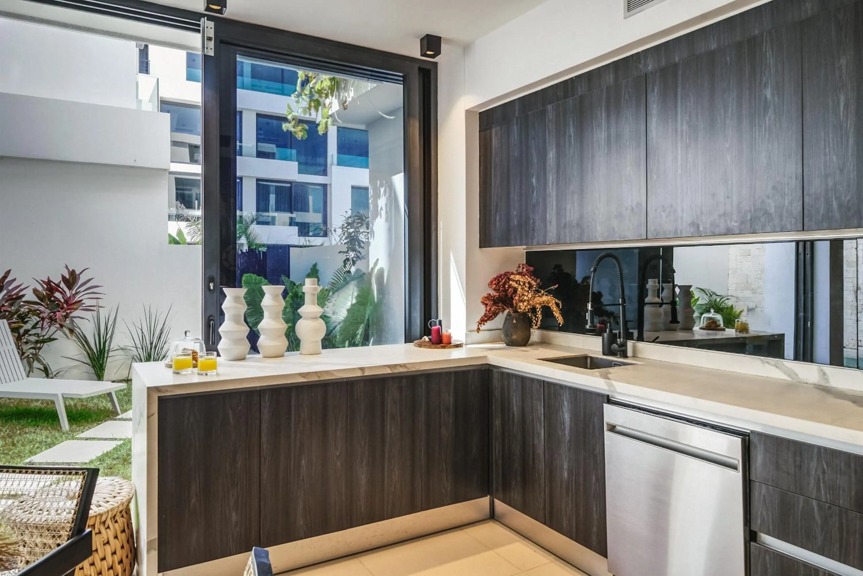 Kitchen or kitchenette in 2BR Coworking Freestanding Bathtub Private Pool