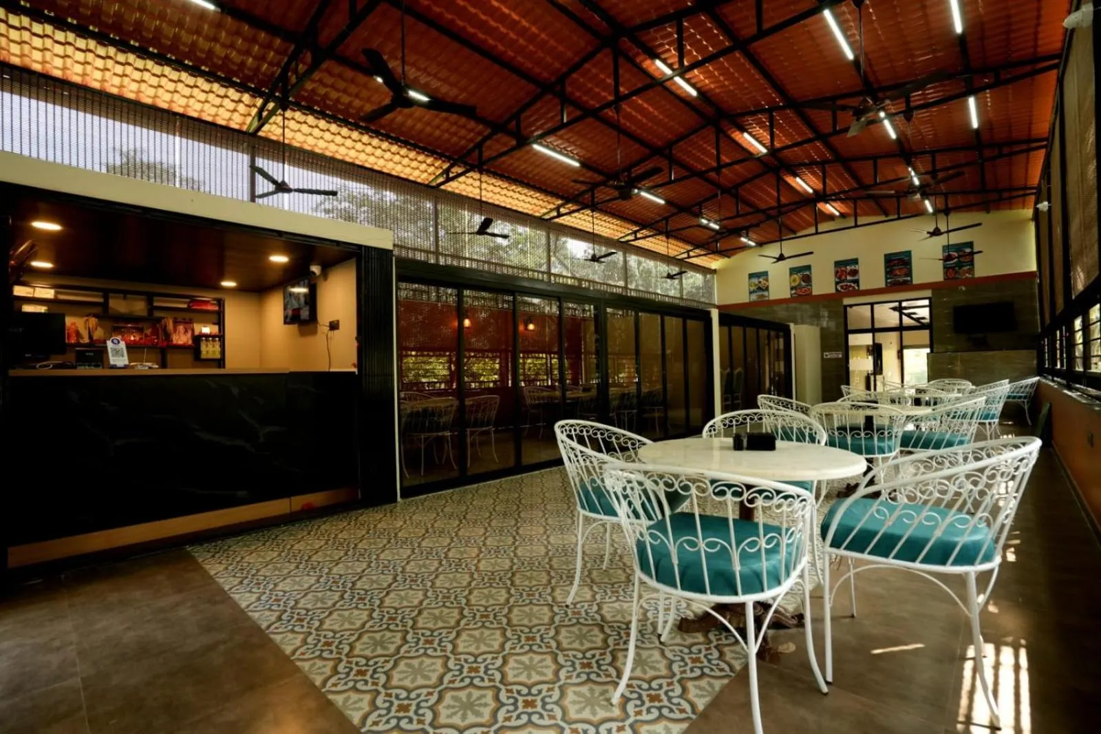 Restaurant/places to eat in Raaj Resort