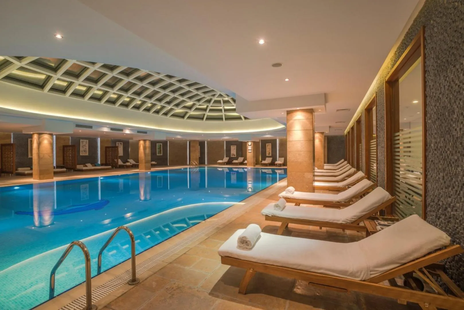 Swimming pool in Badamdar Hotel and Residences