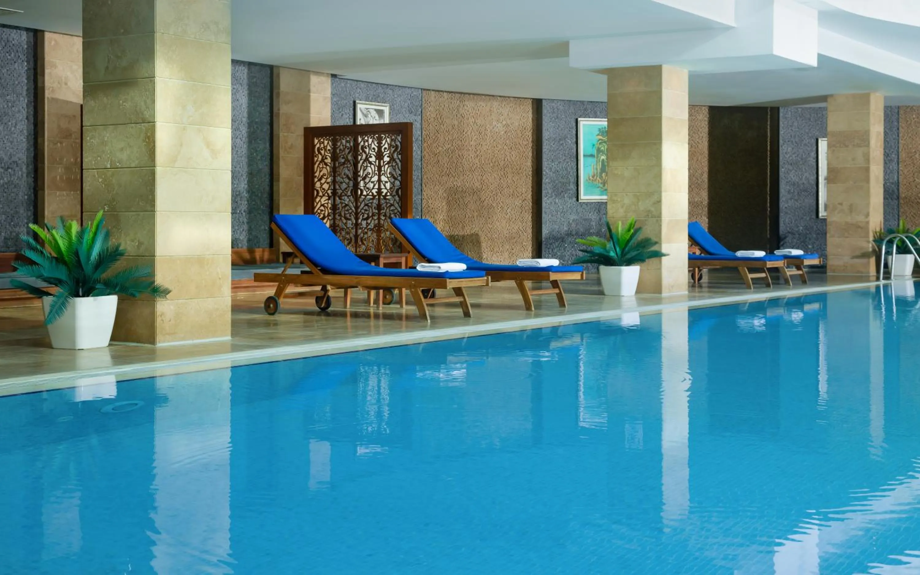 Swimming pool in Badamdar Hotel and Residences
