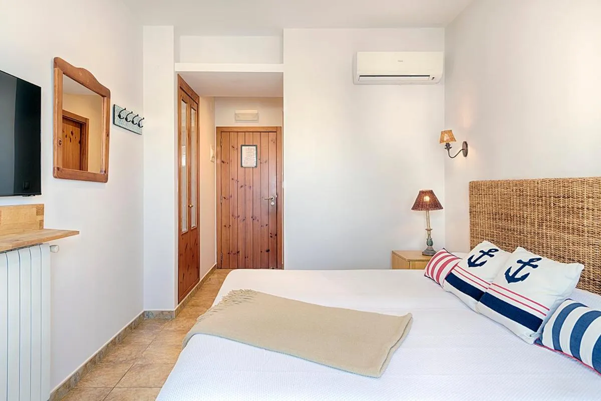 Decorative detail, Bed in Hotel Noguera Mar