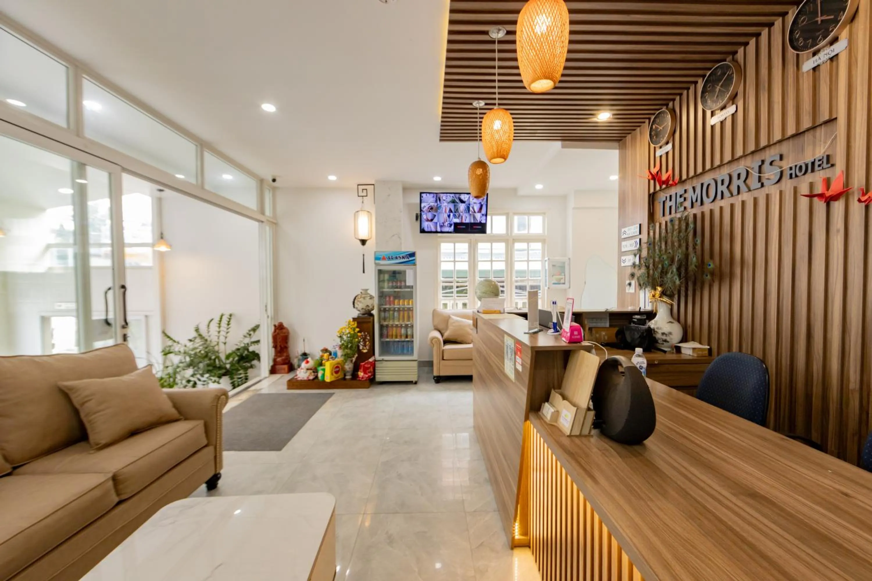 Communal lounge/ TV room in The Morris Central Hotel - O'TEL