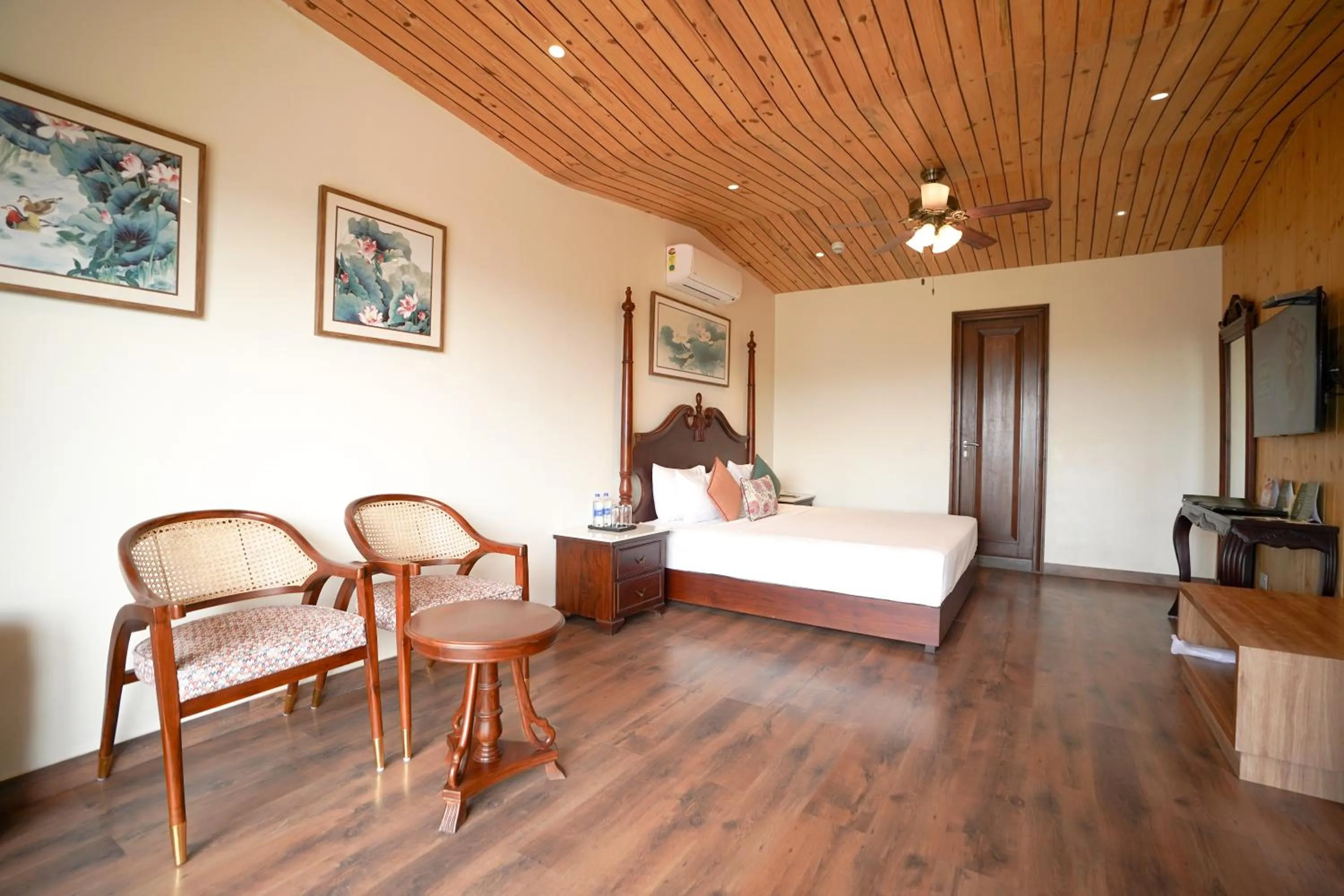 Bed in WelcomHeritage Parv Vilas Resort & Spa