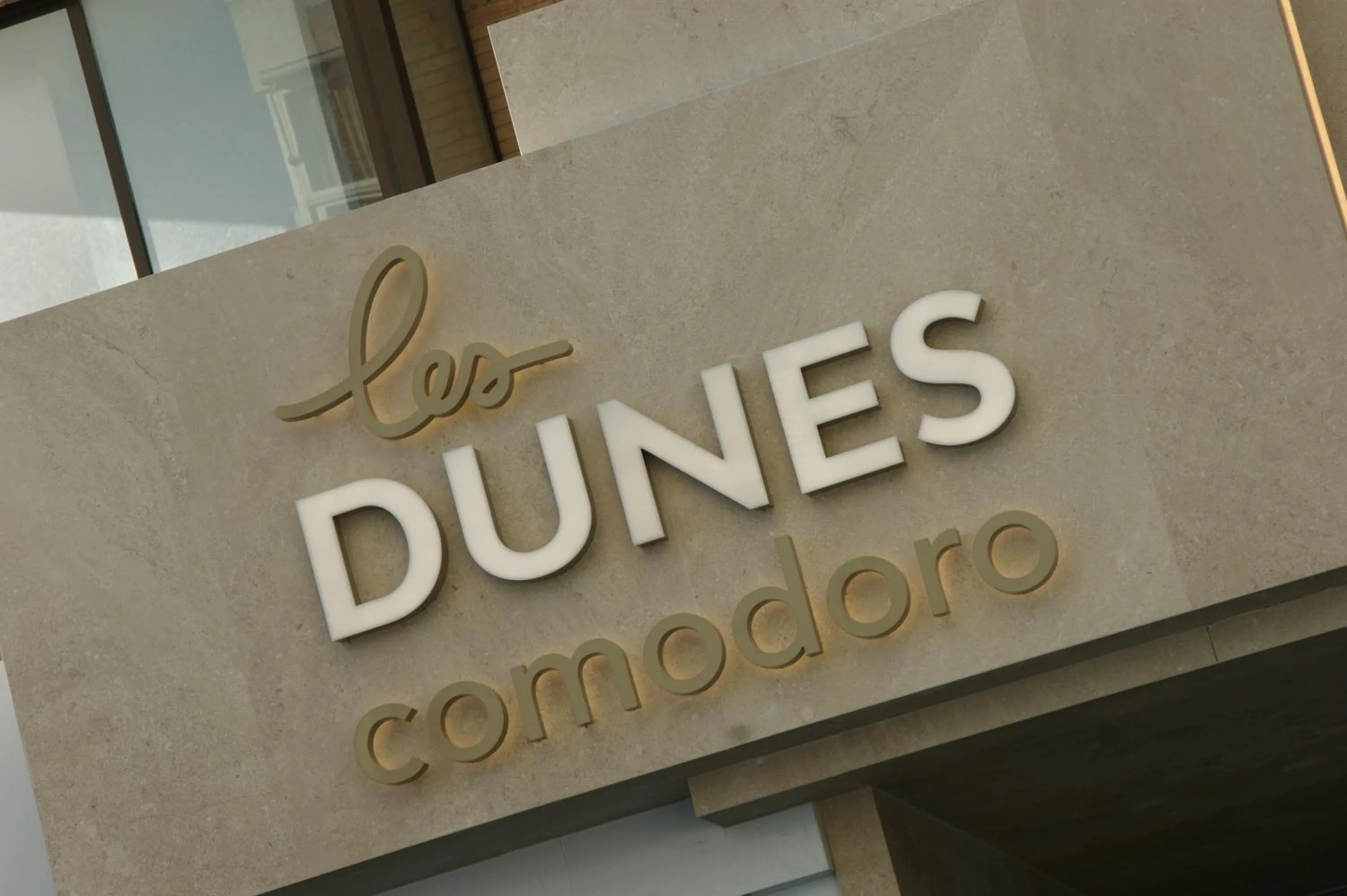 Logo/Certificate/Sign in Les Dunes Comodoro