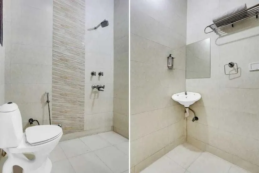 Bathroom in Hotel O KL khari Near Ashoka Park Mein Metro