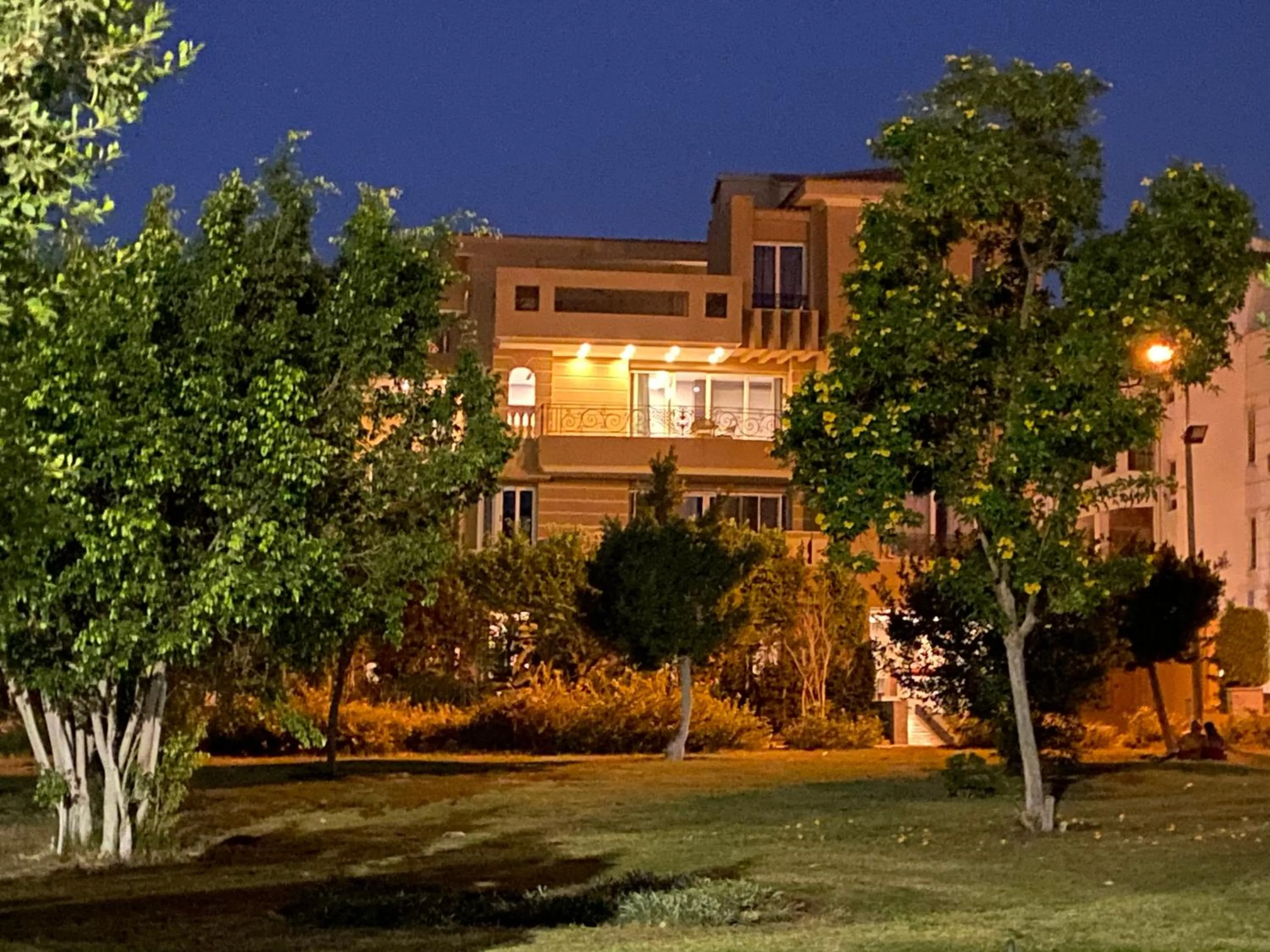 Property building in Maison 7