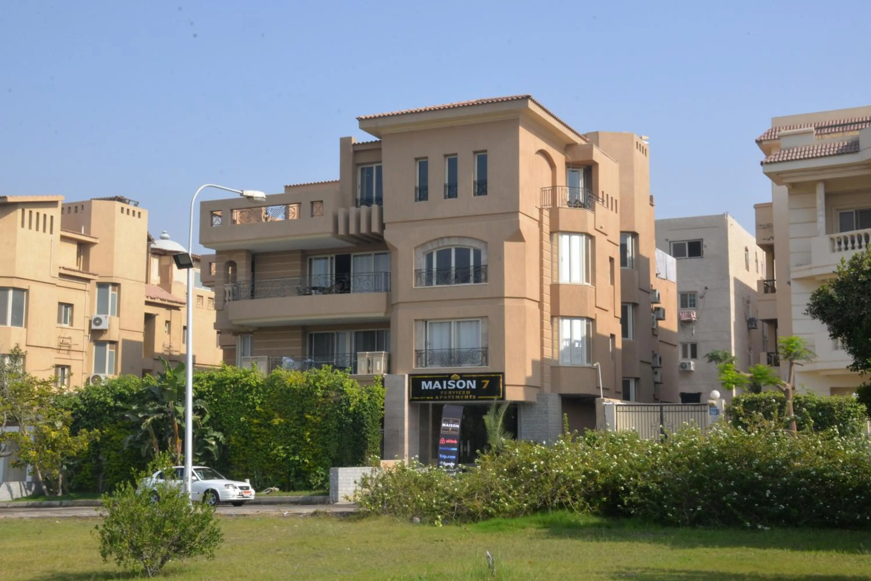 Property building in Maison 7