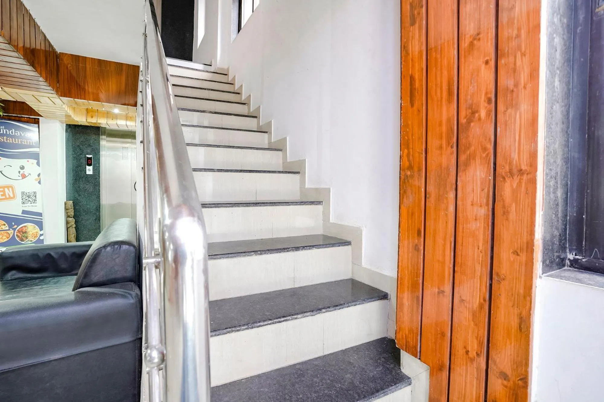 Lobby or reception in FabHotel Vrundavan - Nr Sargam Shopping Center