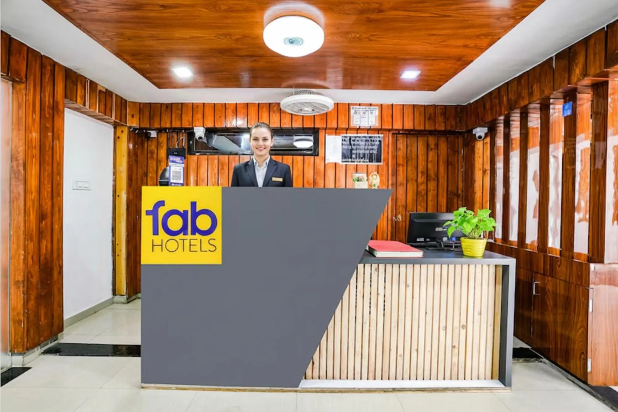 Lobby or reception in FabHotel Vrundavan - Nr Sargam Shopping Center