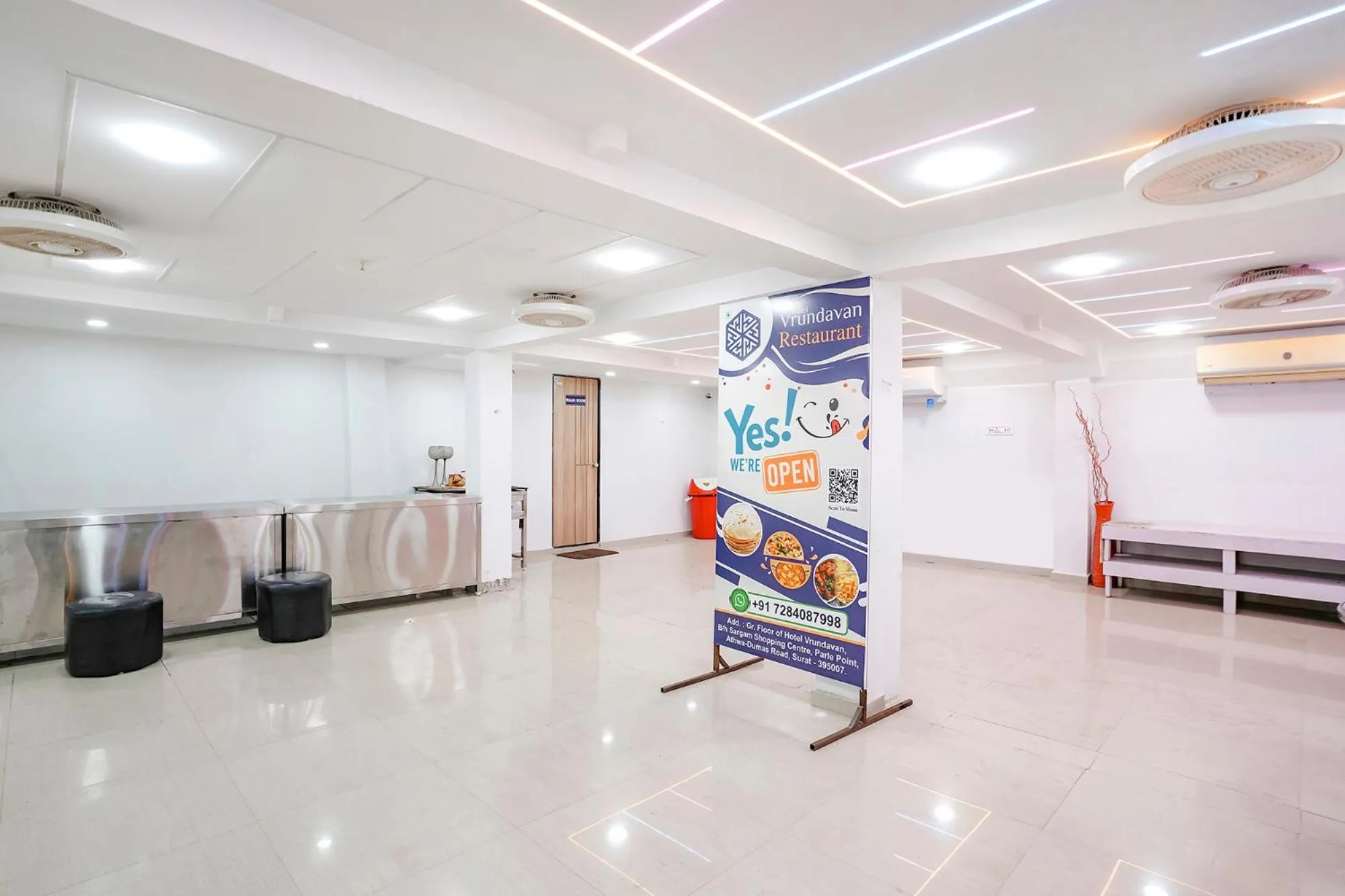 Lobby or reception in FabHotel Vrundavan - Nr Sargam Shopping Center