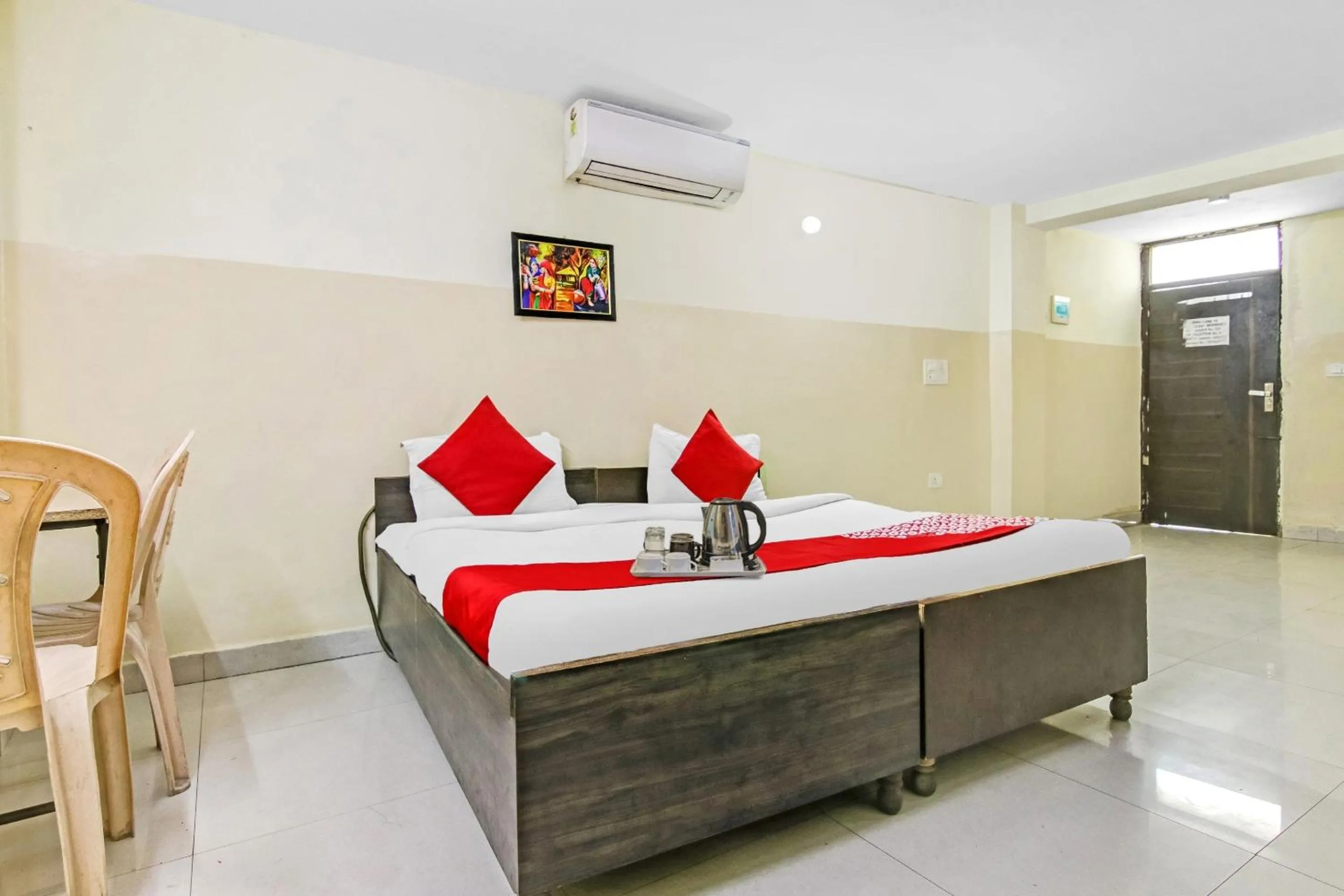 Bedroom, Bed in Super Hotel O Royal Green