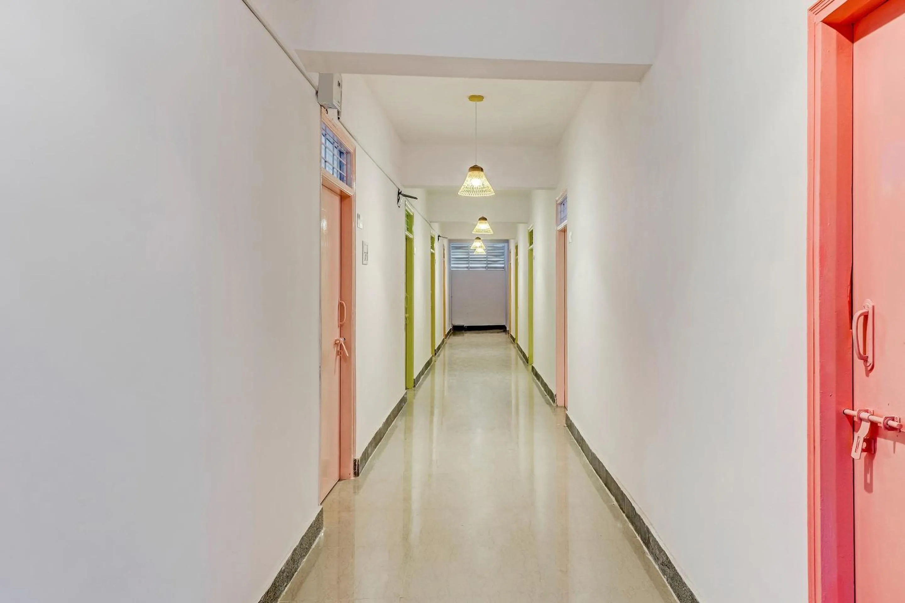 Lobby or reception in Capital O Elite Stay Jp Nagar Near SRI SATHYA GANAPATHI SHIRDI SAIBABA Temple