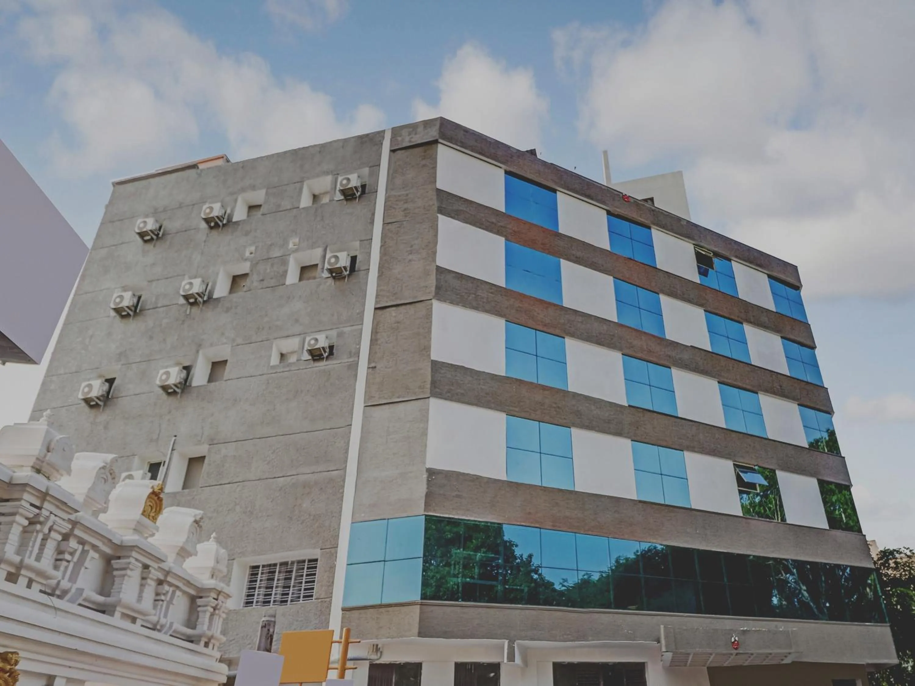 Facade/entrance in Capital O Elite Stay Jp Nagar Near SRI SATHYA GANAPATHI SHIRDI SAIBABA Temple