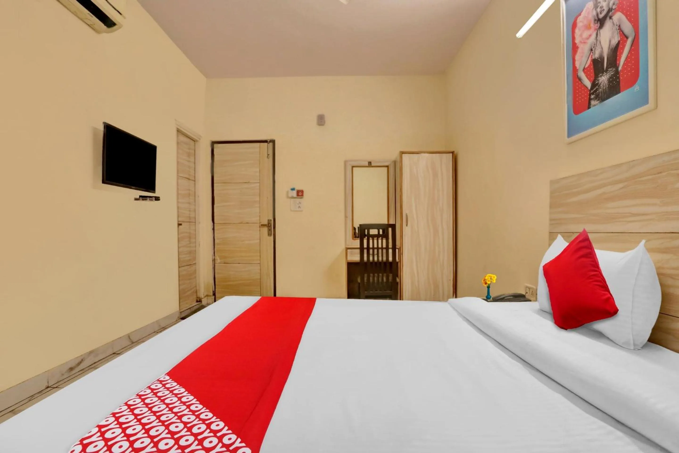 Bedroom, Bed in Hotel O Raas Near Hira Sweet