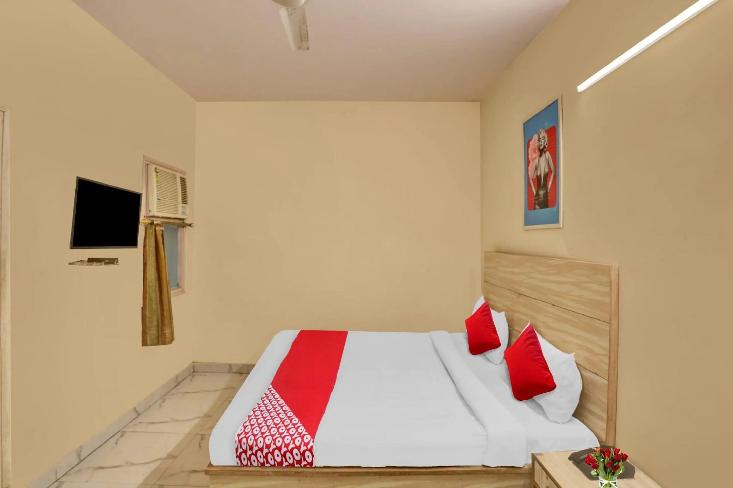 Facade/entrance, Bed in Hotel O Raas Near Hira Sweet