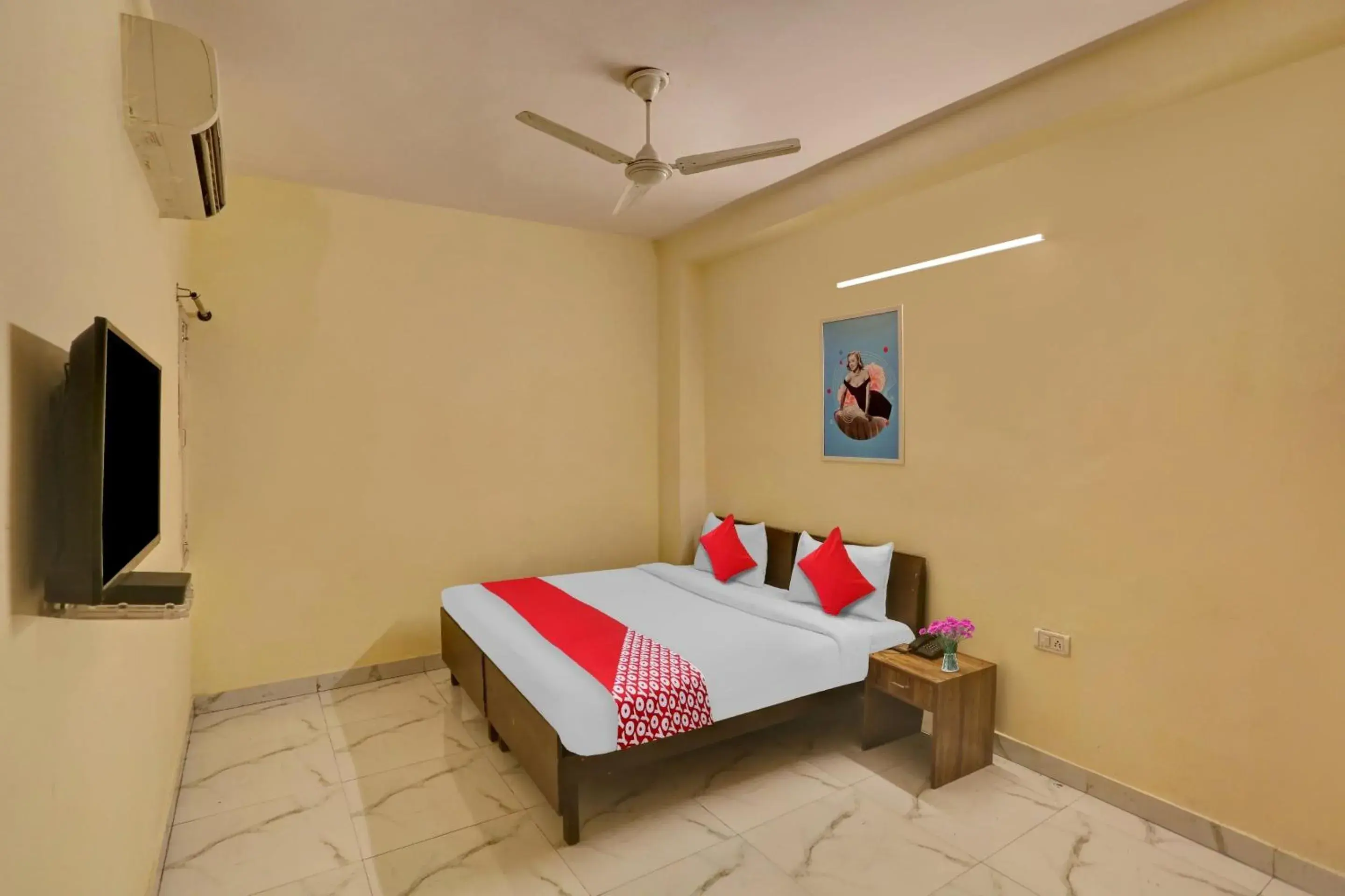 Classic Triple Room - single occupancy in Hotel O Raas Near Hira Sweet Classic Triple Room - single occupancy in Hotel O Raas Near Hira Sweet