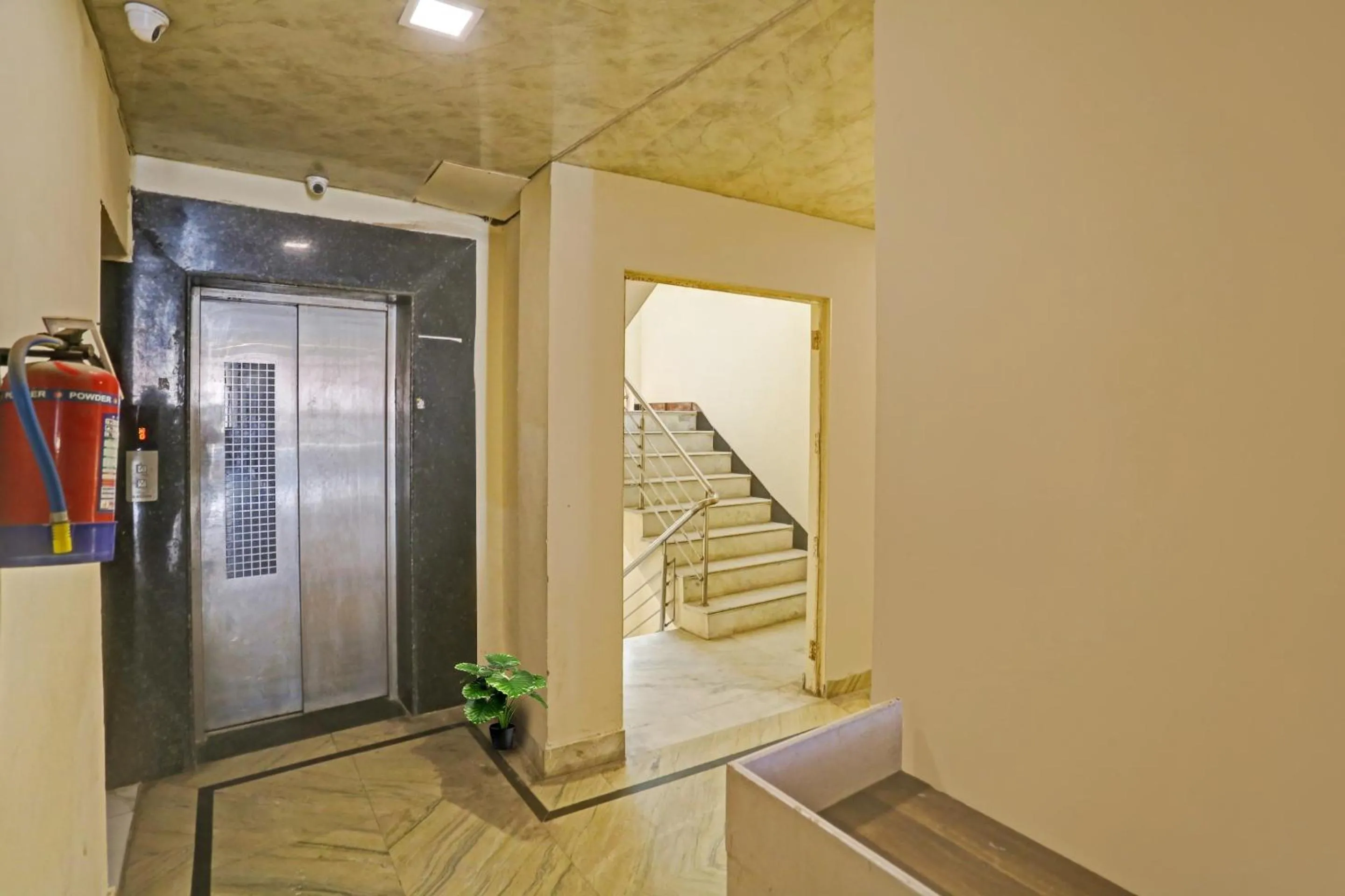 Lobby or reception in Hotel O Raas Near Hira Sweet