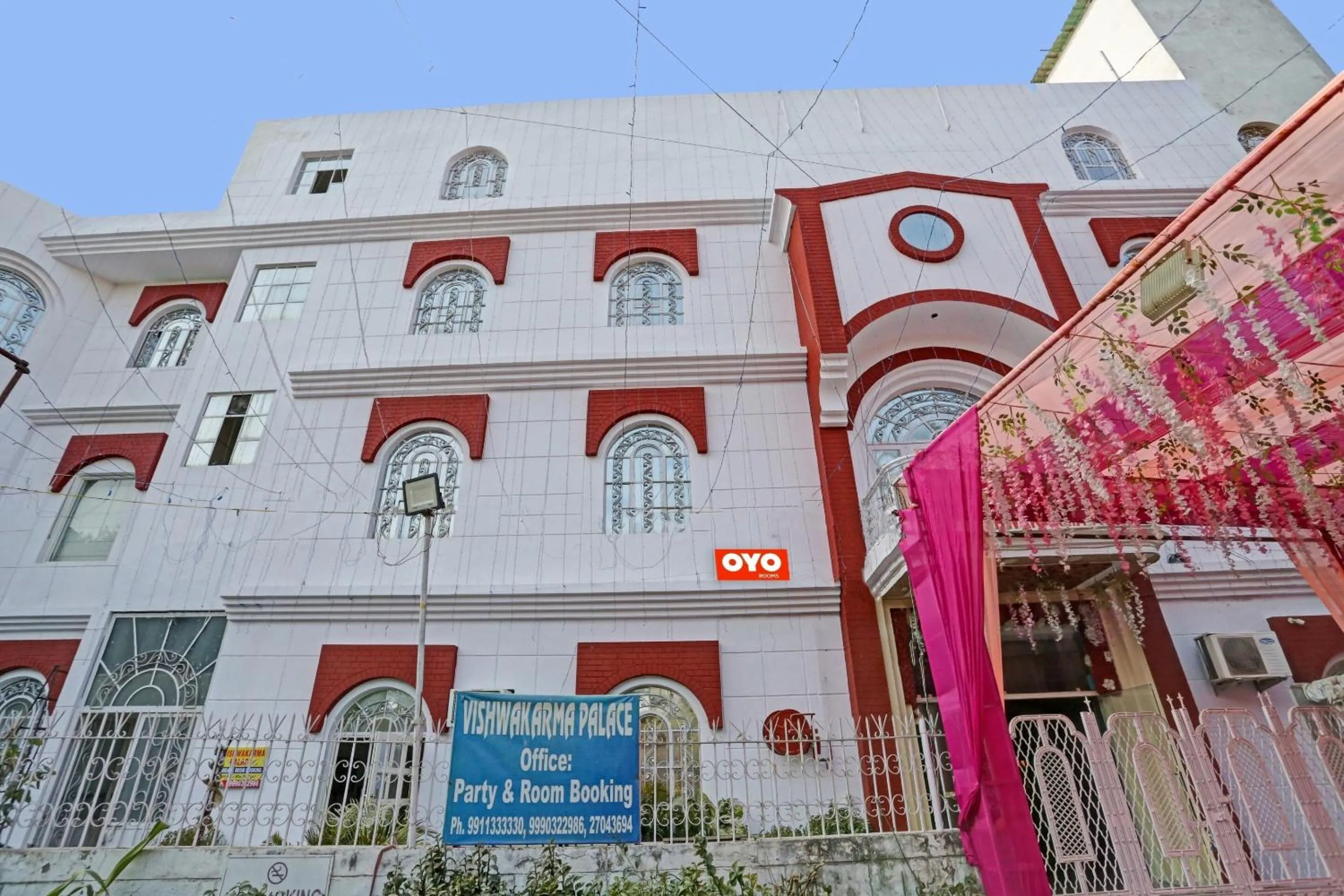 Facade/entrance in Hotel O Raas Near Hira Sweet