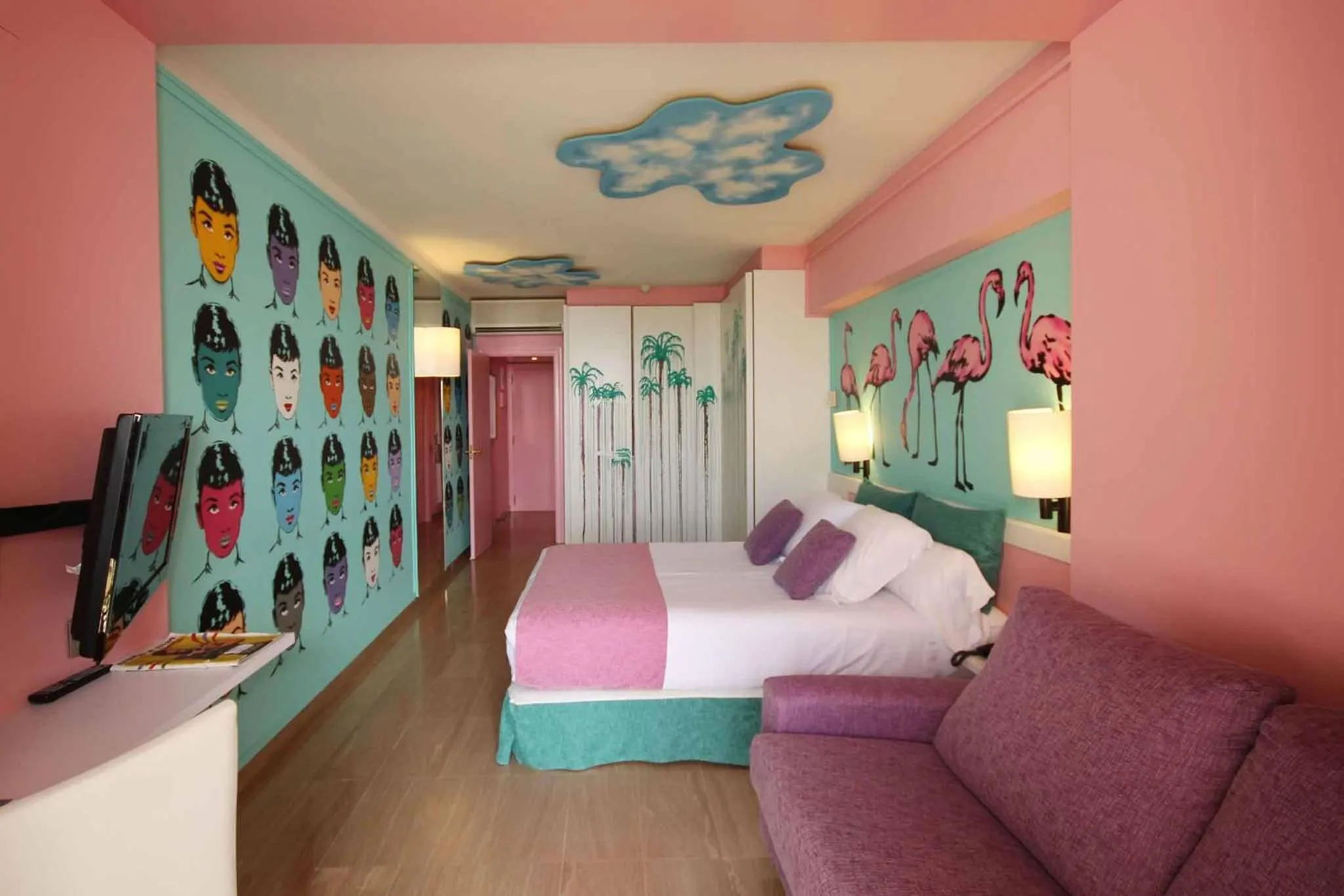 Photo of the whole room, Bed in Estela Barcelona