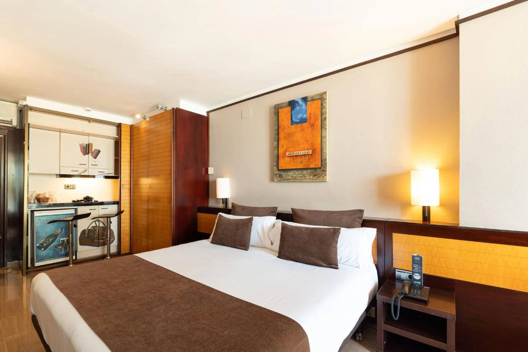 Photo of the whole room, Bed in Estela Barcelona