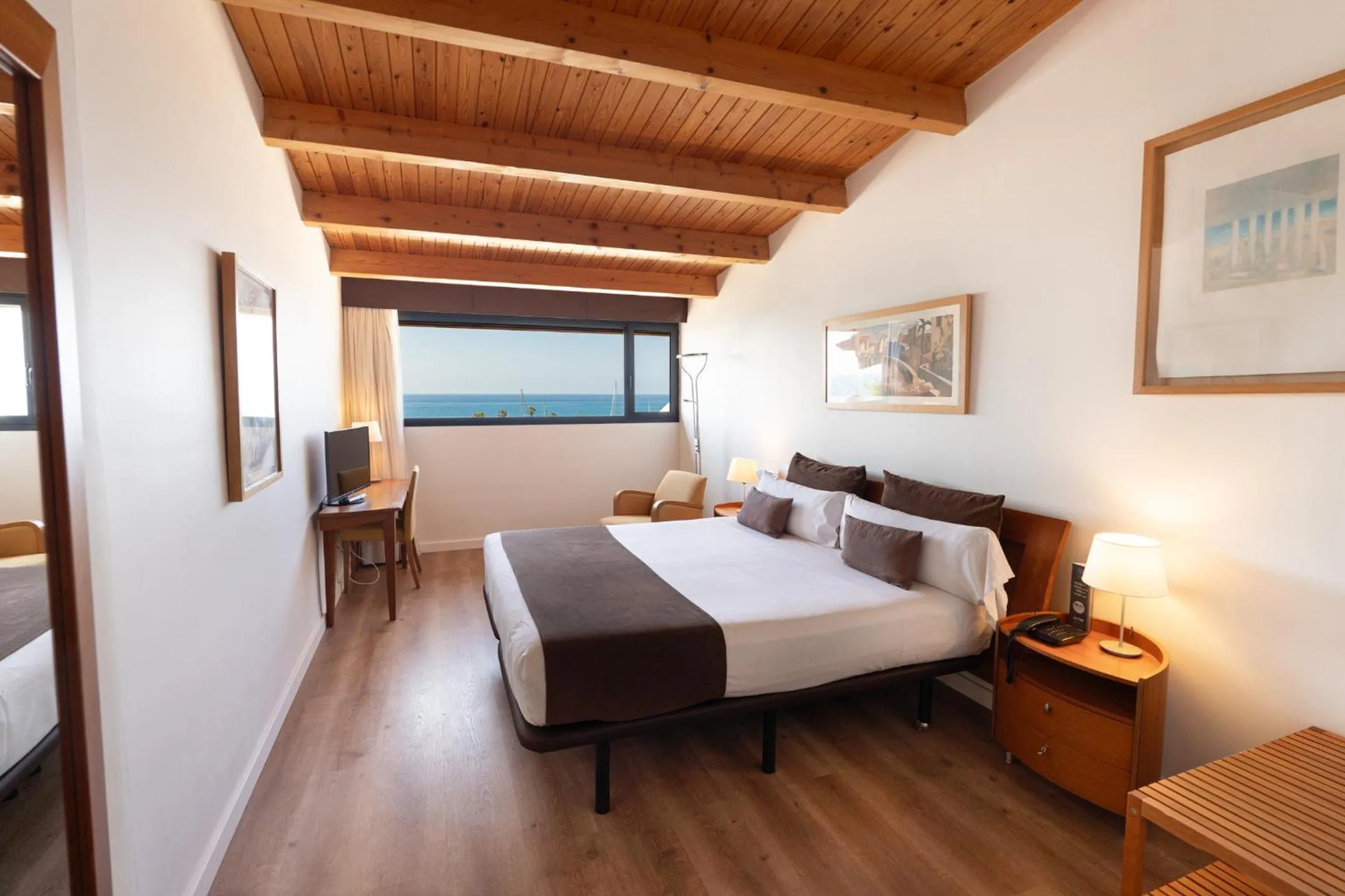 Sea view, Bed in Estela Barcelona