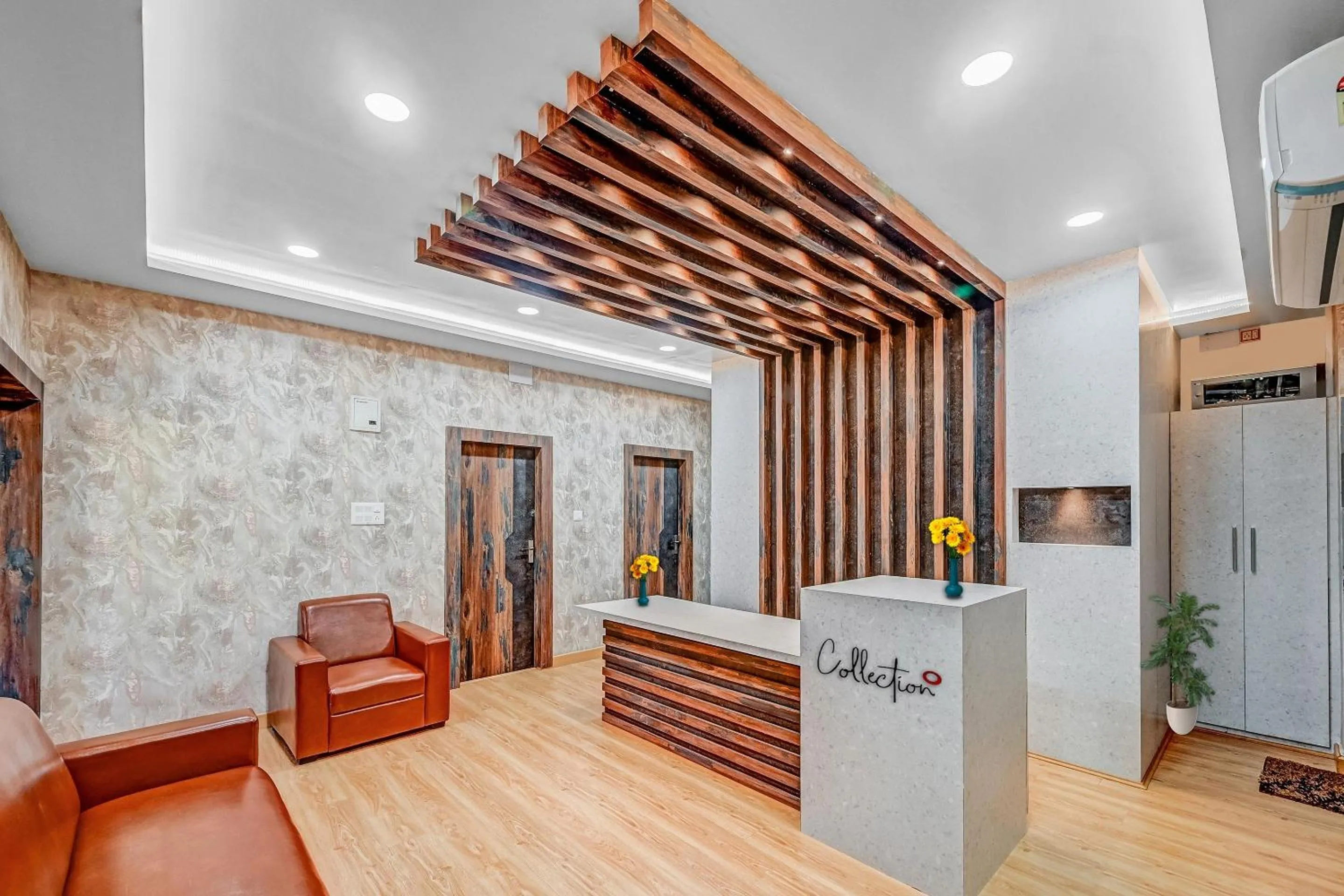 Lobby or reception in Capital O Sri Krishna Palace Near Sum Hospital