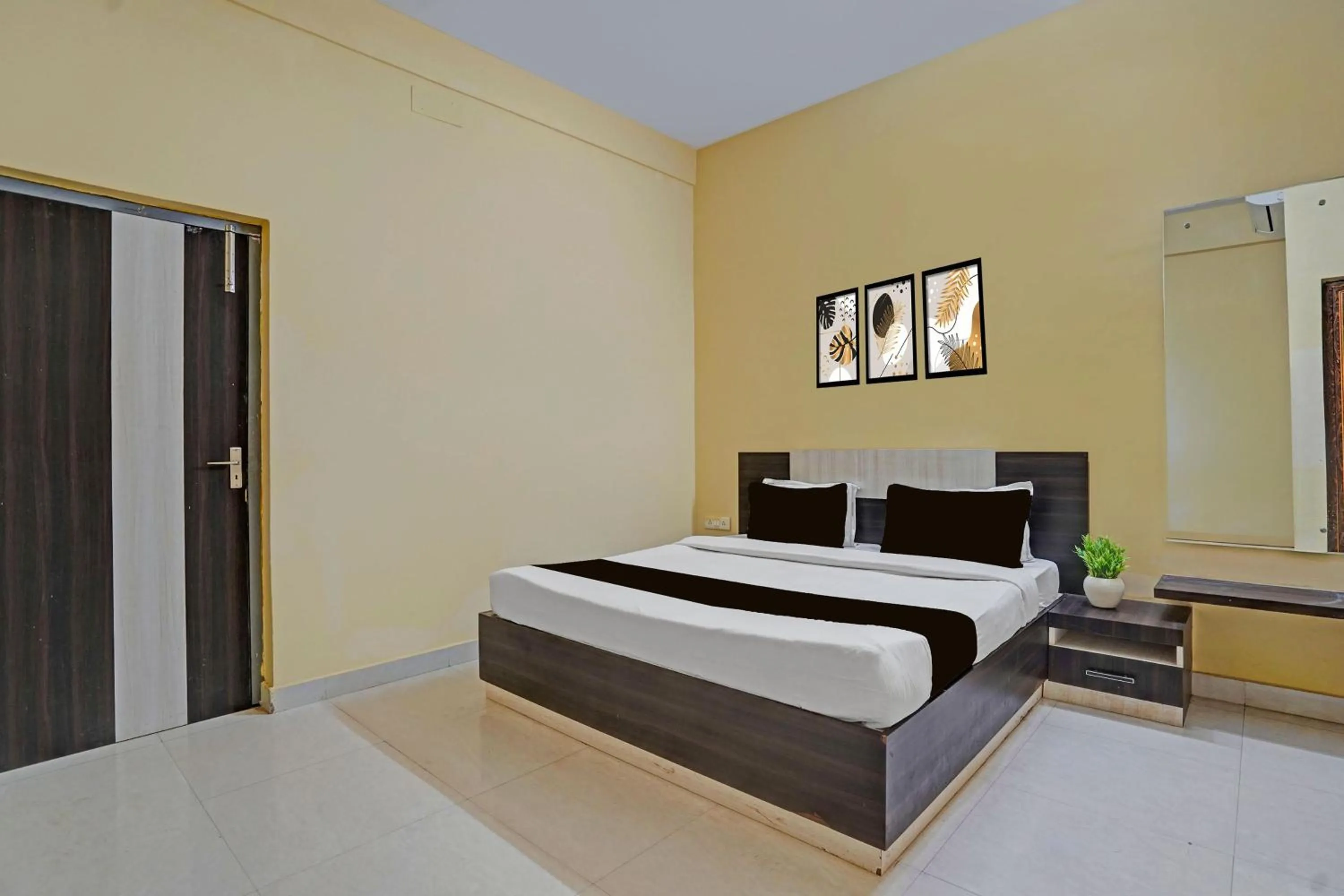 Bedroom, Bed in Hote O IIIT Square Bhubaneswar Formerly Sri Krishna Palace