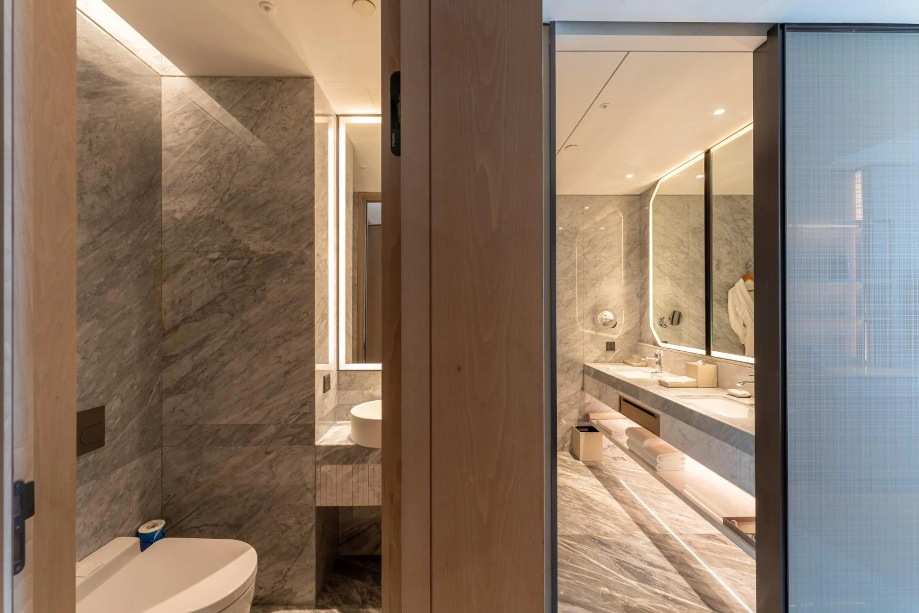 Toilet in Hyatt Regency Hangzhou International Airport