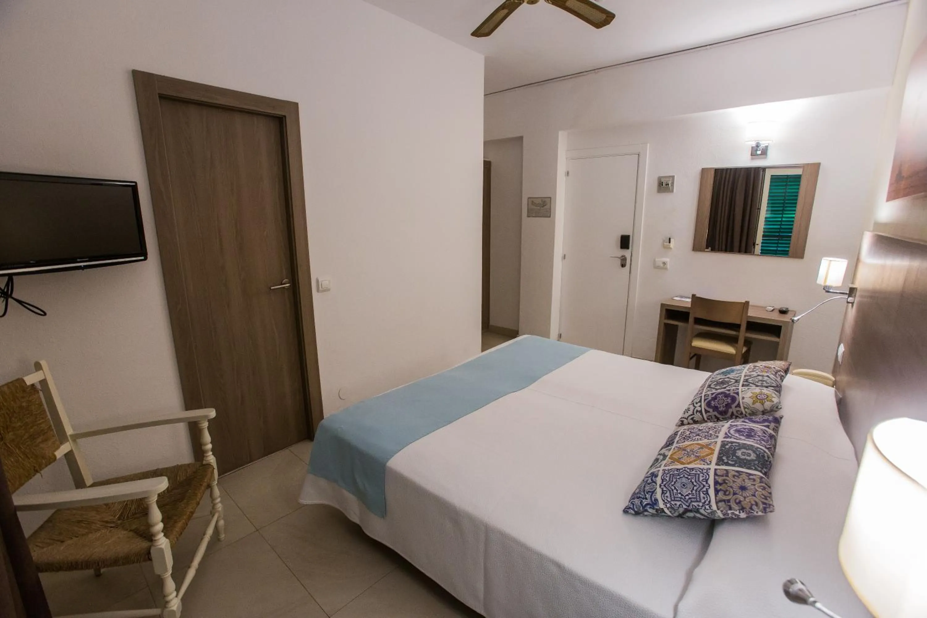 Communal lounge/ TV room in Hotel Tagomago