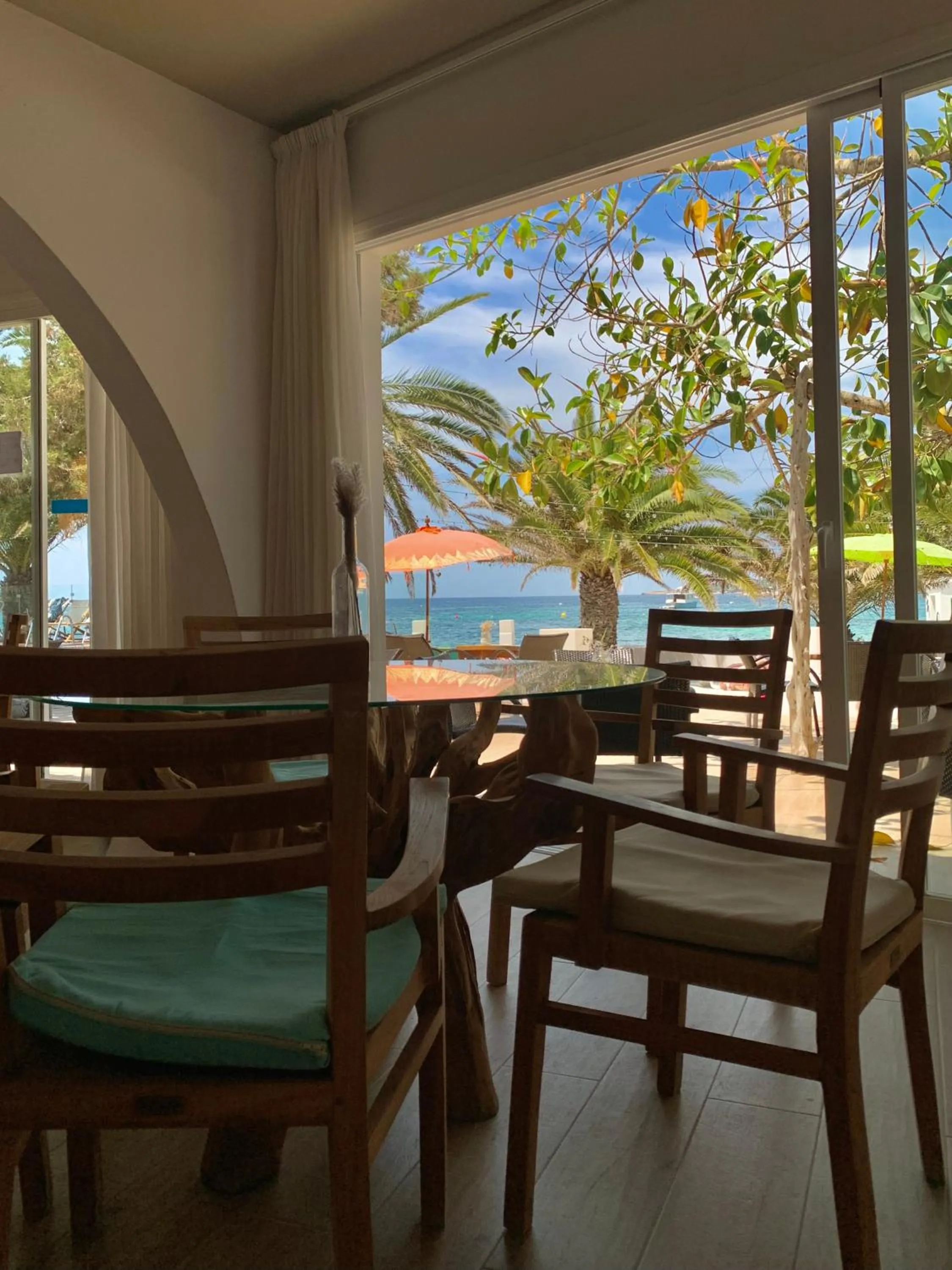 Restaurant/places to eat in Hotel Tagomago