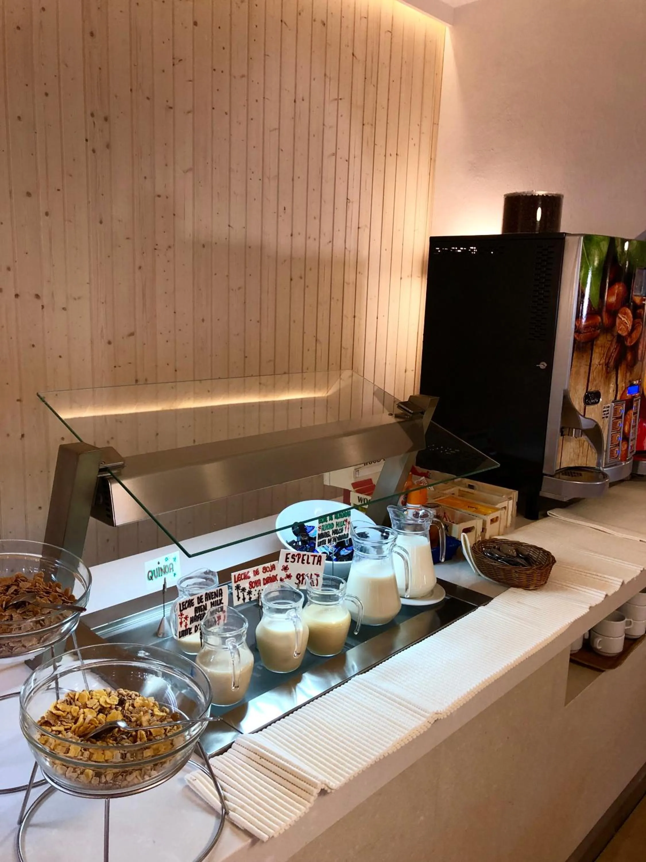 Restaurant/places to eat in Hotel Tagomago