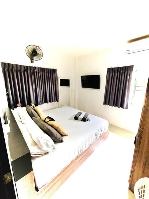 Bed in Holiday house near Lamai with swimming pool. 2 bedrooms